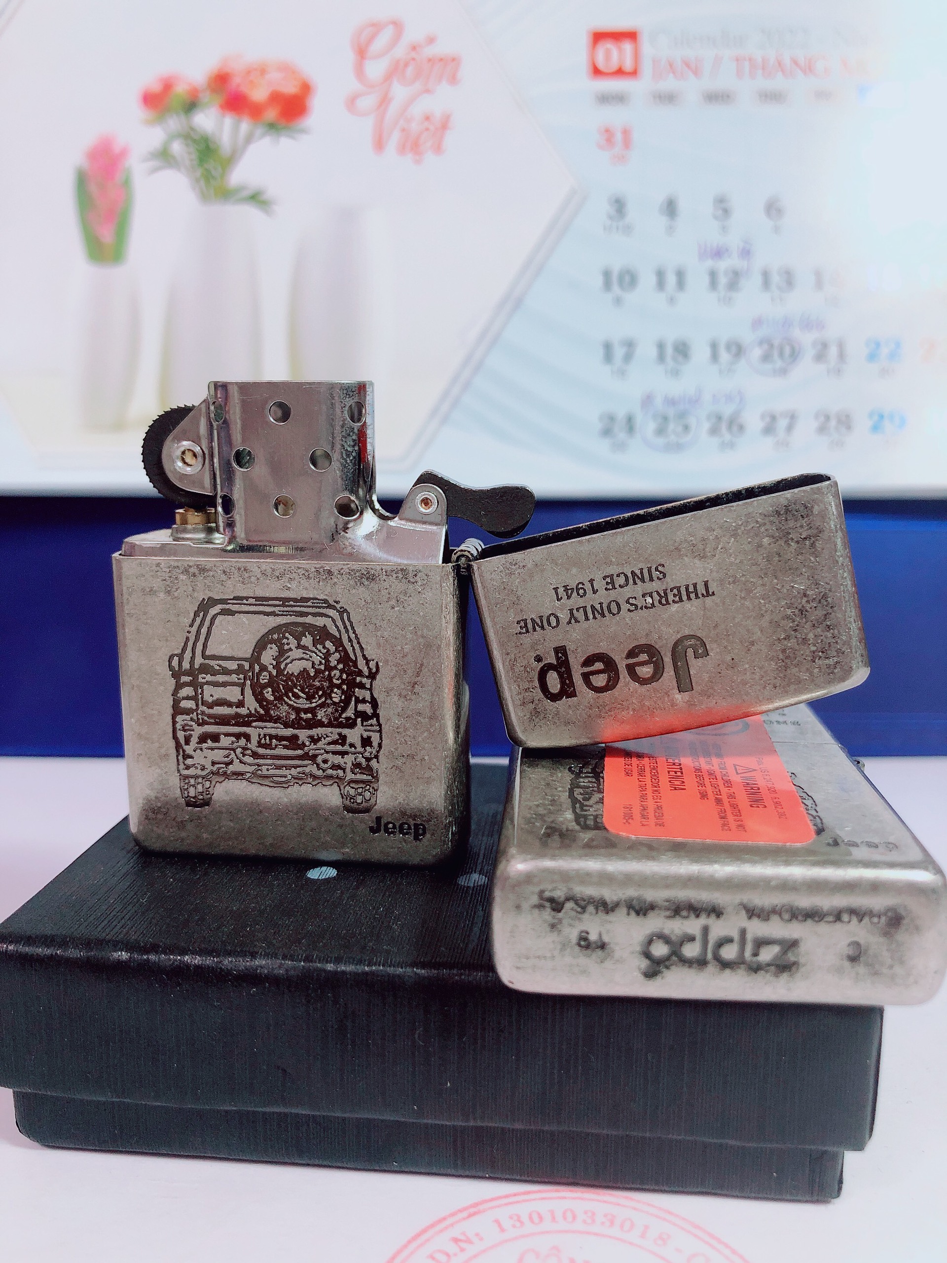 Bật lửa Zippo khắc ăn mòn xe Jeep màu Bạc loại giả cổ, có tem đỏ
