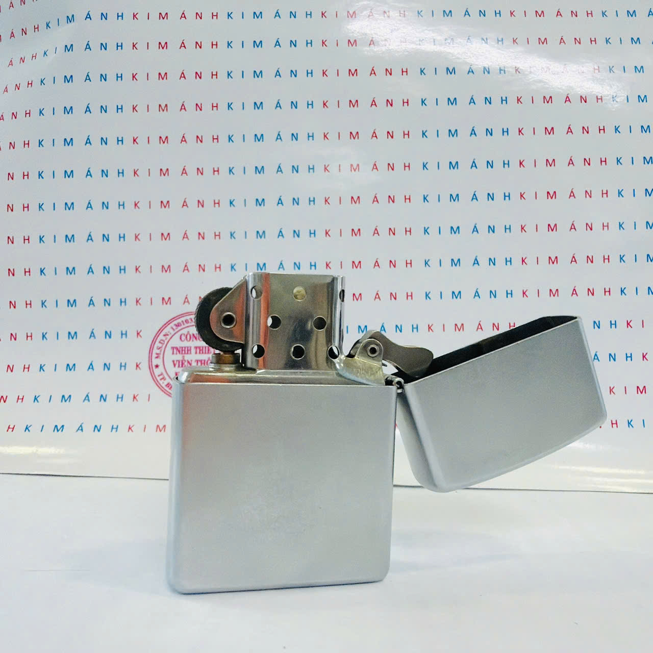 Bật lửa Zippo Mỹ Khắc Ăn Mòn Đổ Sơn Chúa Sơn Lâm, Hàng Chính Hãng Có Giấy Nhập Khẩu Gửi Kèm Theo Đơn Hàng