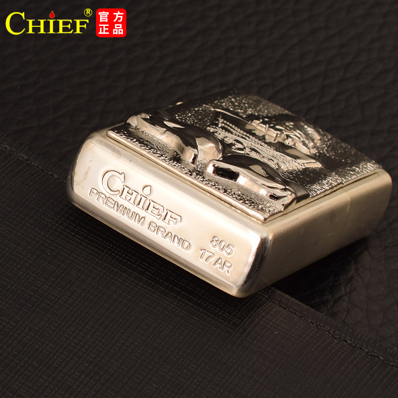 Hộp quẹt Chief đồng nguyên chất đắp nổi chủ đề Cô Gái Quay Lưng, hàng chính hãng
