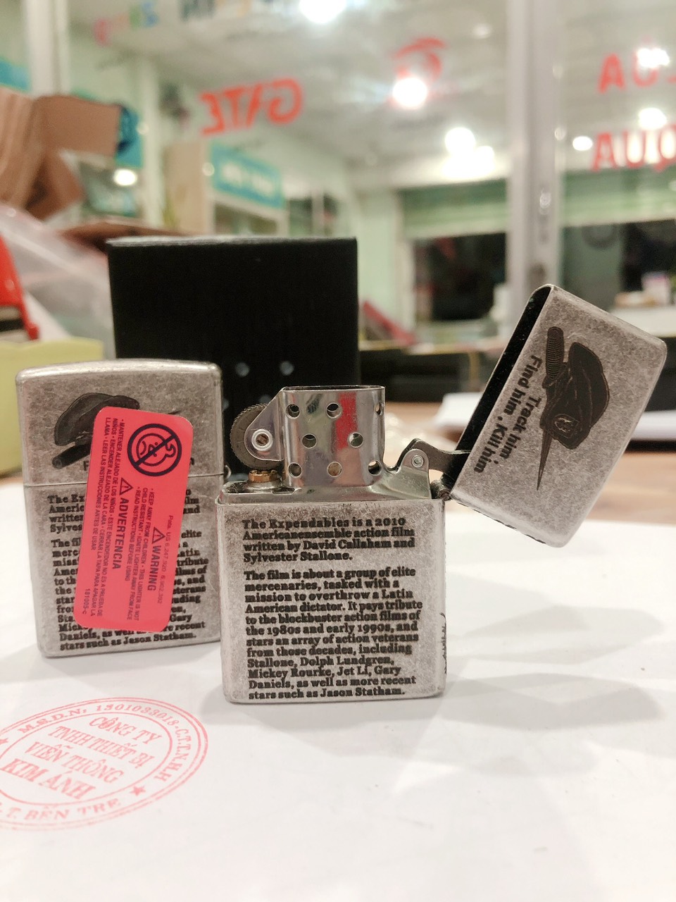 Bật Lửa, hộp quẹt Zippo Chim Đậu Đầu Lâu The Expendables Bạc Gỉa Cổ,  Vỏ đồng có tem đỏ