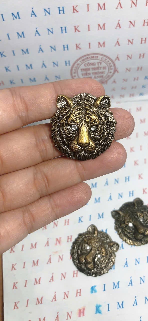 Eblem dán trang trí Zippo chủ đề đầu Mãnh Hổ chất liệu hợp kim nhôm, hàng chuẩn zin hãng sản xuất