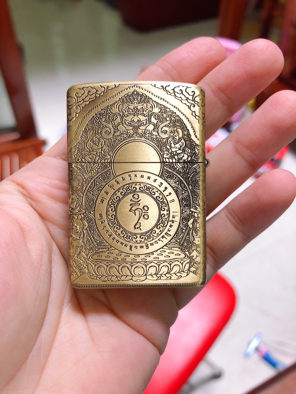 BẬT LỬA, HỘP QUẸT ZIPPO KHẮC ĂN MÒN HÌNH PHẬT BÀ, CÓ TEM ĐỎ