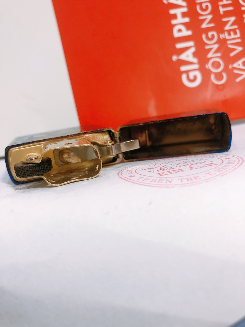 Hộp quẹt, bật lửa Chief chủ đề Tỳ Hưu Tài Lộc màu xanh lửa băng, hàng loại 1 cao cấp vỏ bằng đồng