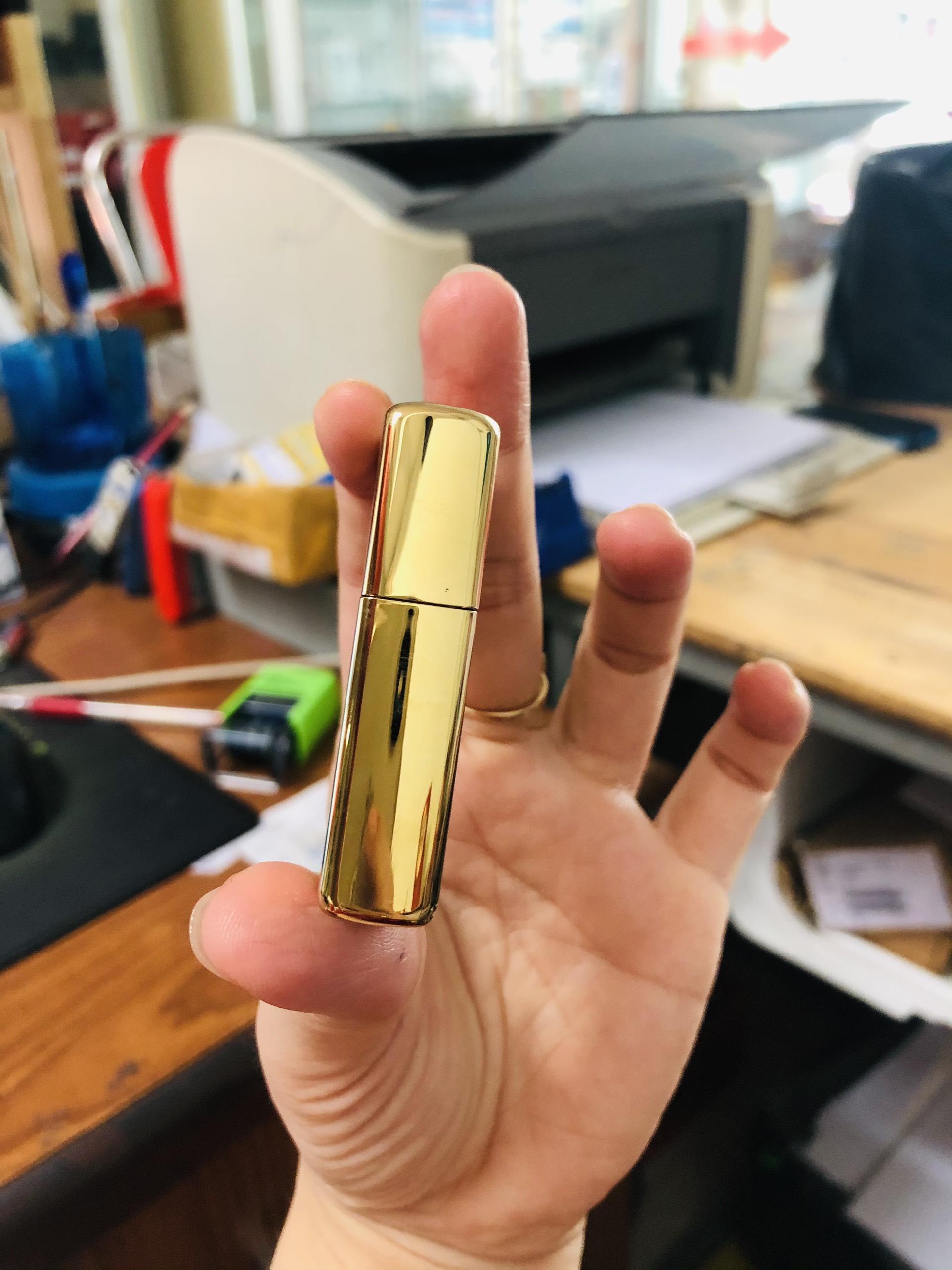 BẬT LỬA ZIPPO MÀU VÀNG HỌA TIẾT CHÓ SÓI