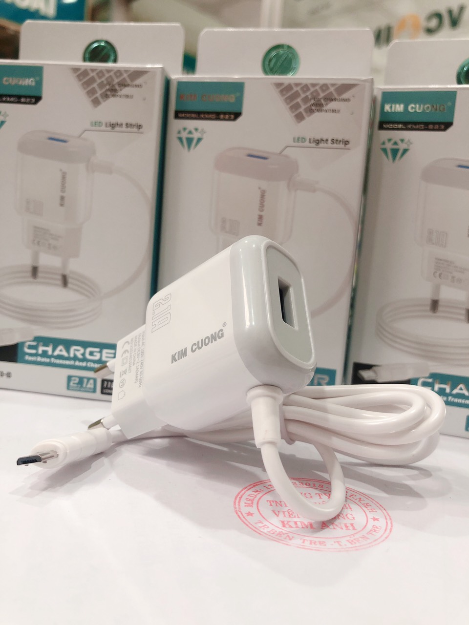 Sạc Kim Cương KMG 823 dòng điện 2.1A liền dây chuôi micro/ V8, có thêm cổng USB - Hàng Chính Hãng bảo hành 12 tháng