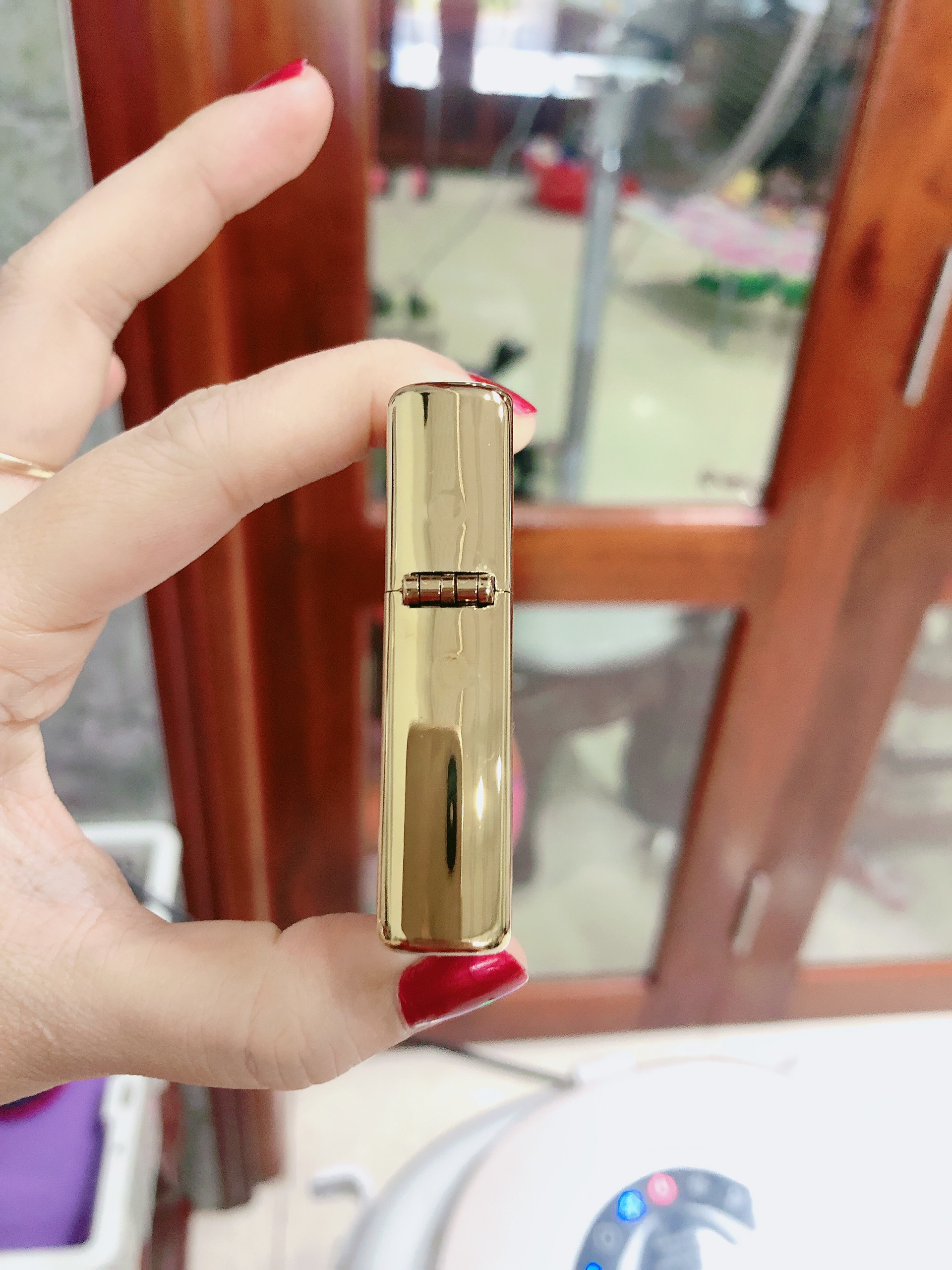 Bật Lửa, Hộp quẹt Zippo trơn màu Vàng Bóng, Vỏ bằng đồng ruột thép không gỉ có tem đỏ
