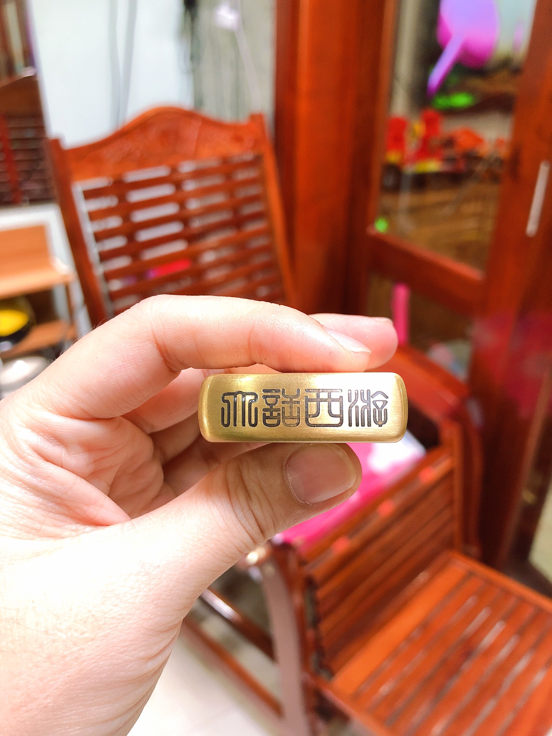 Bật Lửa ZIPPO KHẮC ĂN MÒN TỀ THIÊN ĐẠI THÁNH, CÓ TEM ĐỎ