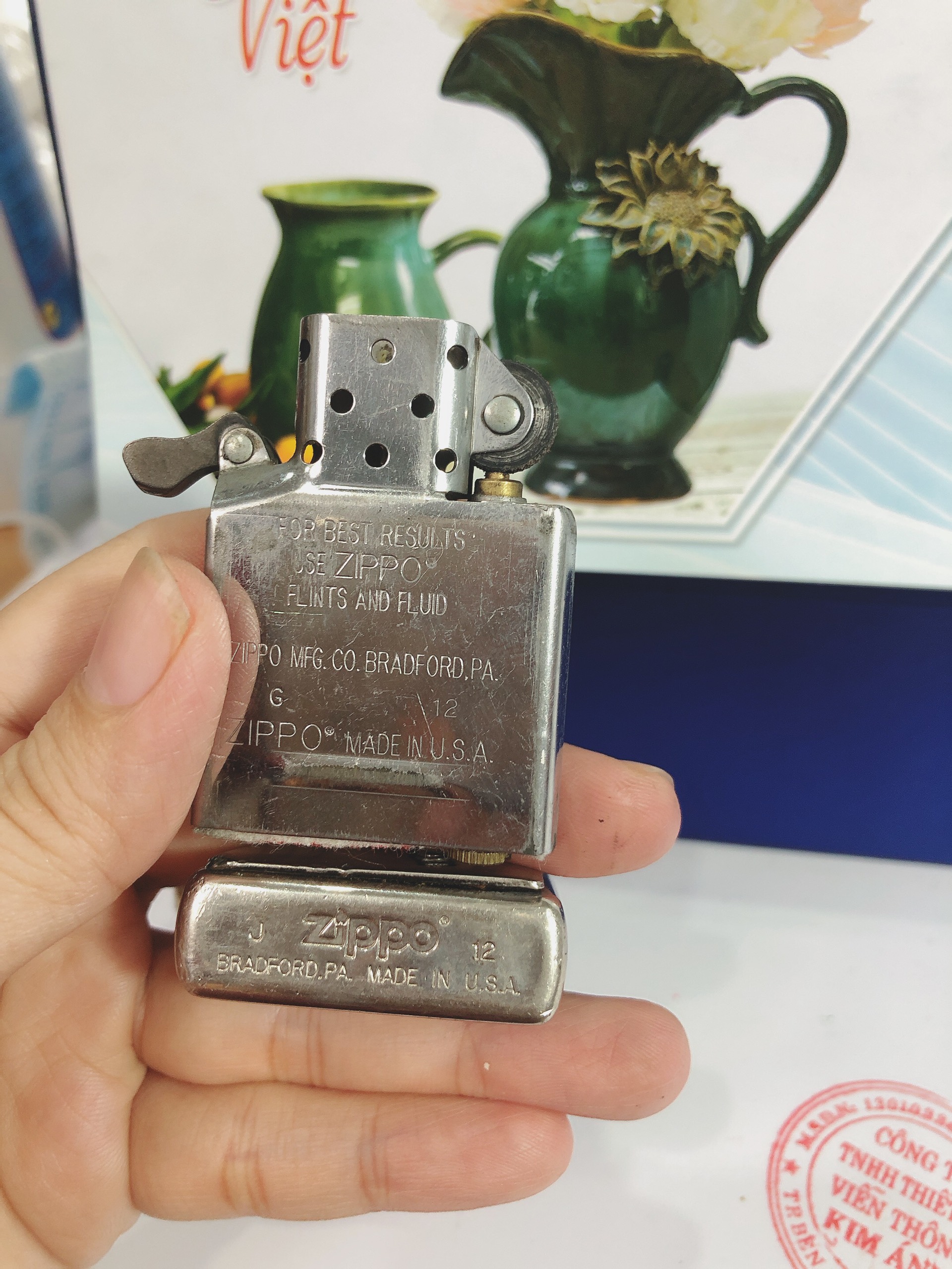 BẬT LỬA ZIPPO MỸ Lacke bạc Eblem mẫu dây kéo đẹp, Hàng chính hãng