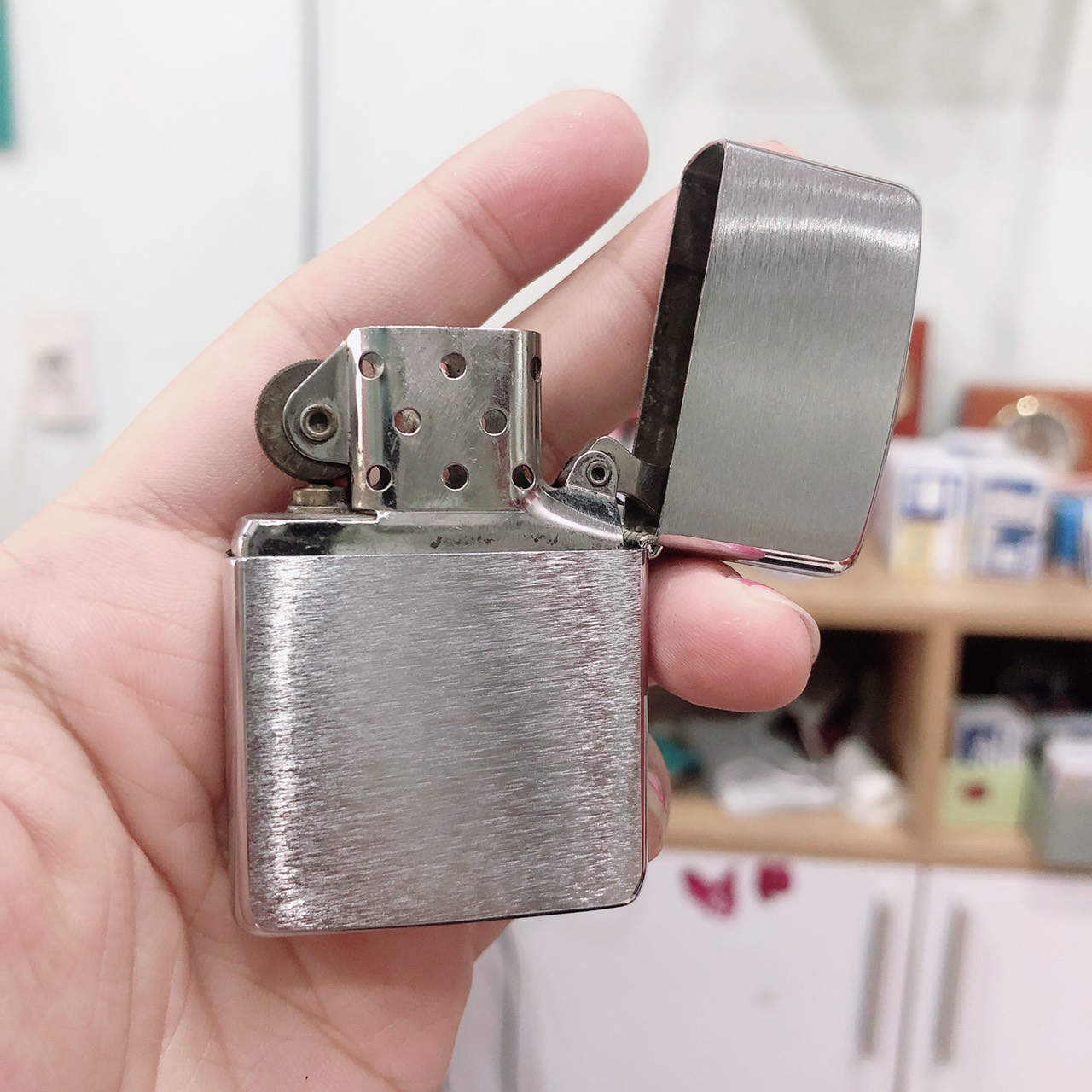 Bật lửa Zippo Mỹ chrome xước, mộc ngược, Khắc ăn mòn ZIPPO WINDPOOF LIGHTERS, sản xuất 1995, Hàng chính hãng