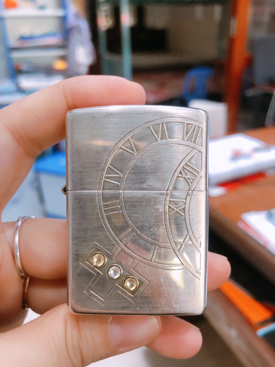 Bật lửa Zippo Mỹ Lacke bạc khắc ăn mòn full nắp Đồng Hồ La Mã, Hàng chính hãng