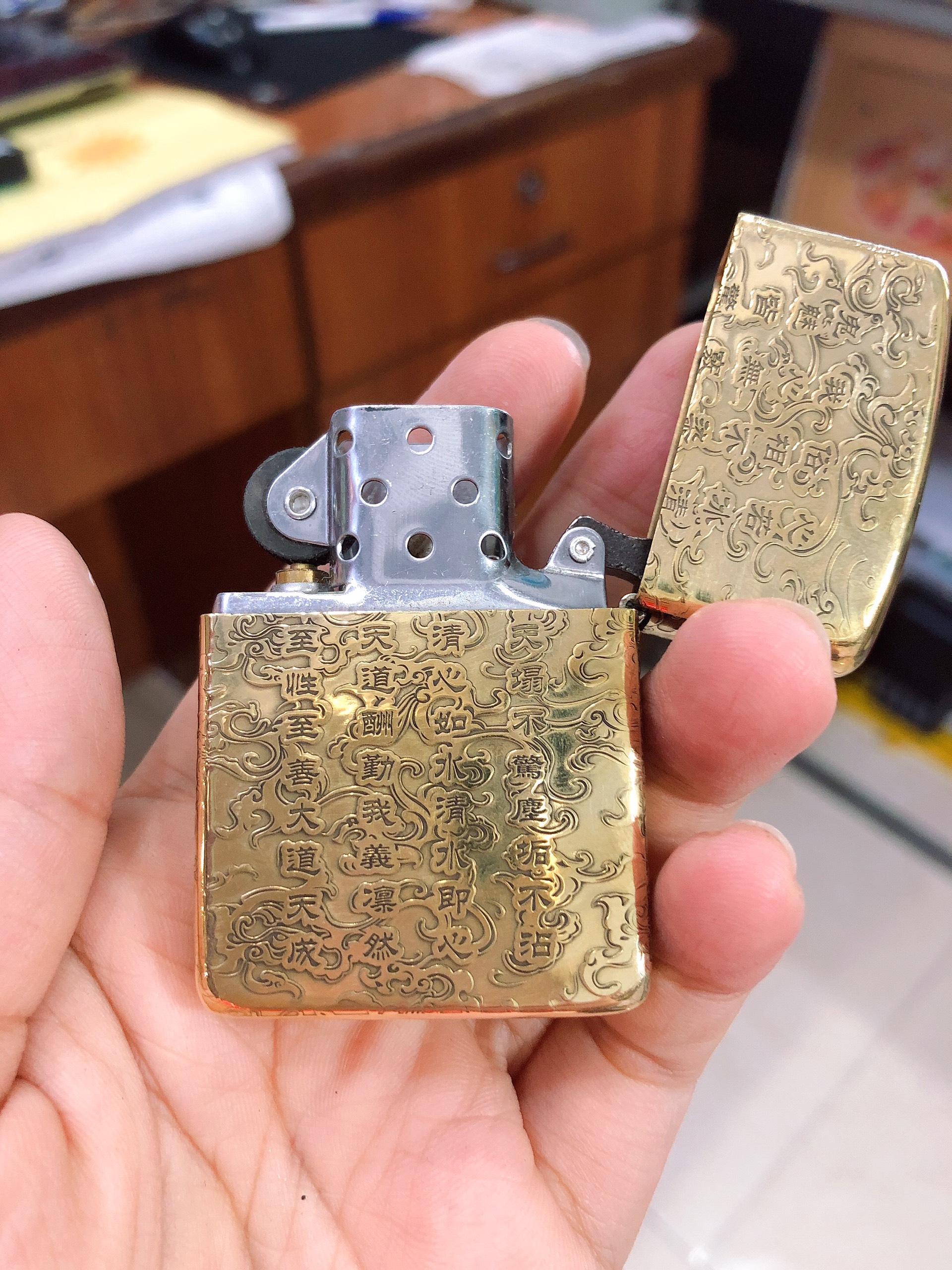Bật Lửa Zippo Armor Vỏ Dầy, Khắc Chìm 5 Mặt Hình Bát Quái, Có tem đỏ