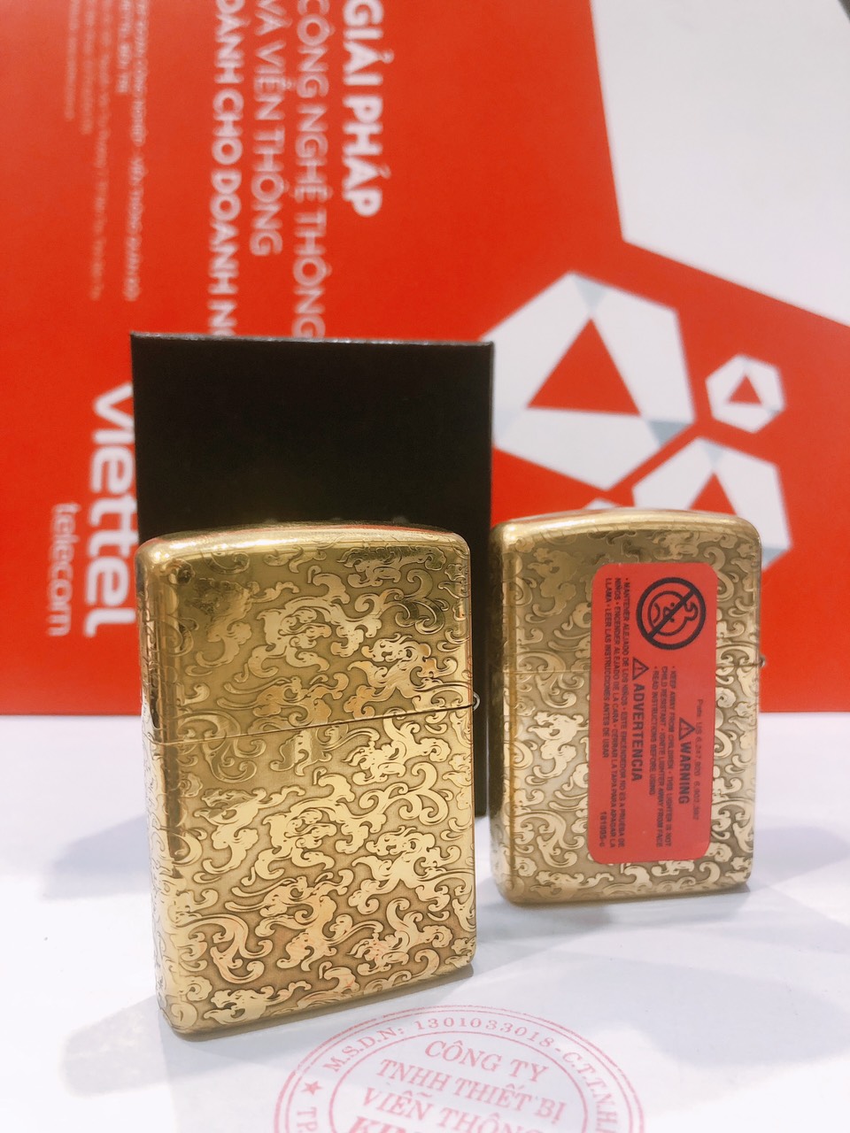 Hộp quẹt Zippo Armor vỏ dầy, khắc chìm 5 mặt Hoa Văn Ý màu vàng, Hàng loại 1 vỏ bằng đồng có tem đỏ