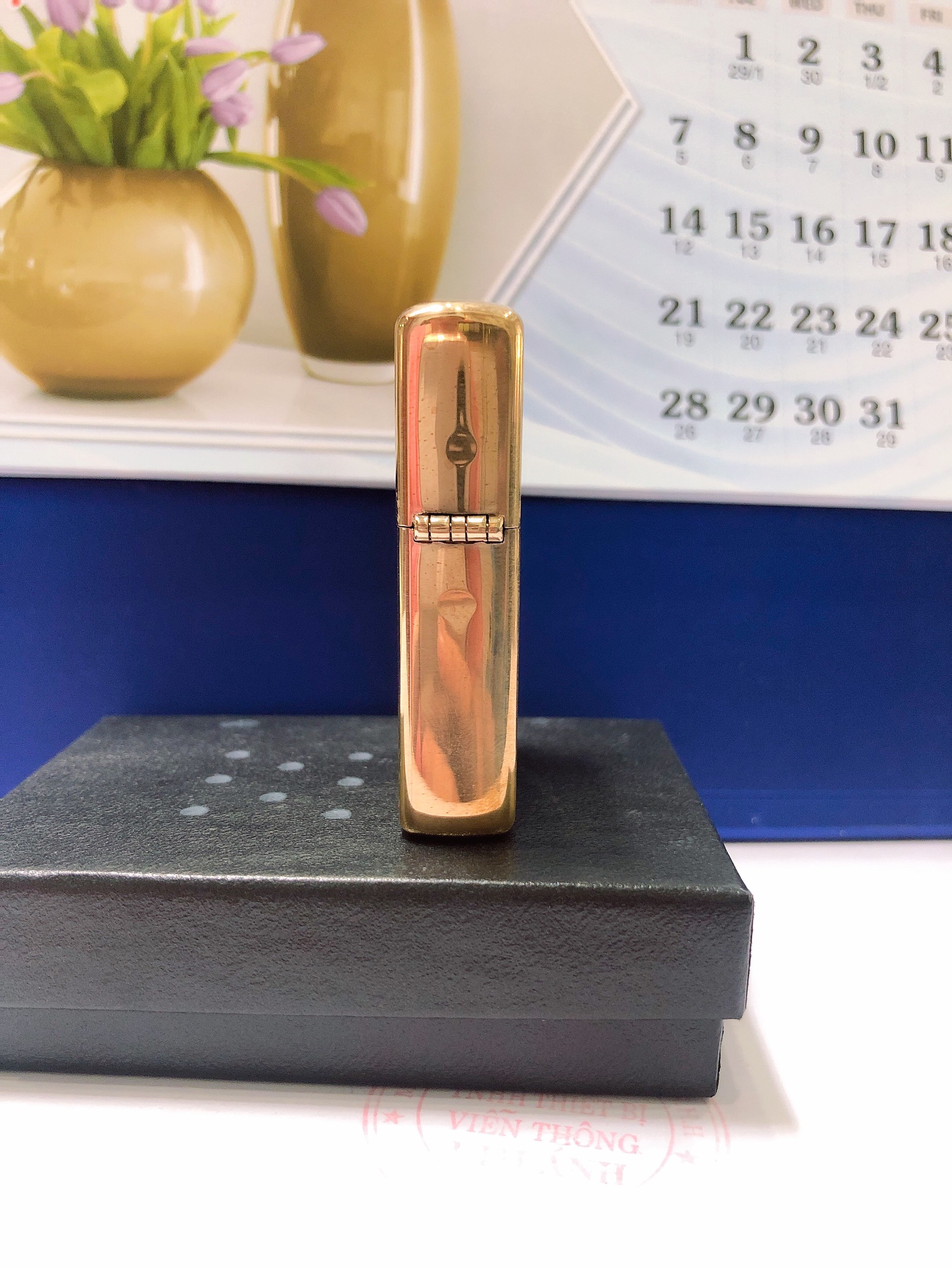 Bật lửa Zippo Mỹ 204B Brushed Brass , Khắc ăn mòn 2 Mặt Bảng Mộc Đáy Zippo, Hàng chính hãng