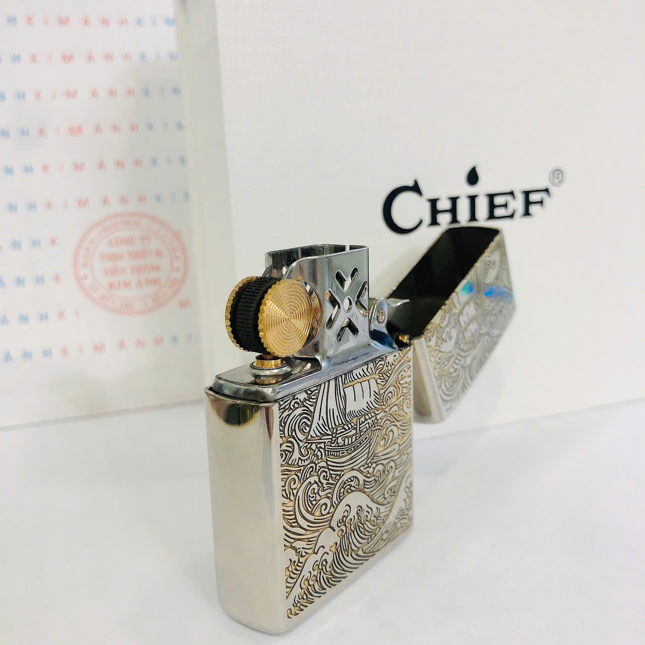 Bật Lửa CHIEF Chủ Đề Cánh Buồm Tình Yêu Mã CF2033N - Vỏ Đồng Nguyên Khối Càng Dùng Càng Bóng