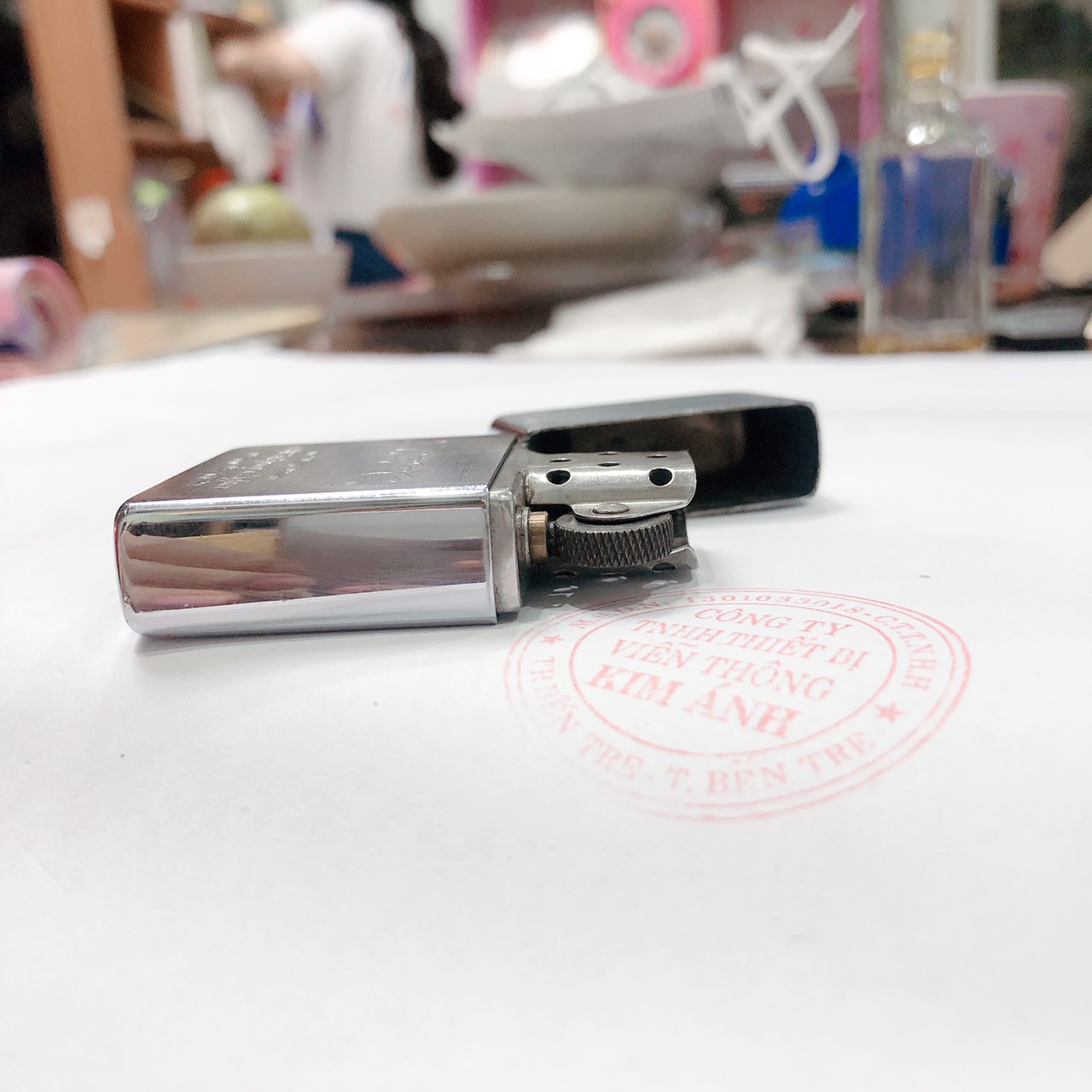 Bật lửa Zippo Mỹ  Chrome xước ngang, Khắc ăn mòn Zippo Windproof Lighter, sản xuất 1991, chữ xéo, mộc ngược, Chính hãng