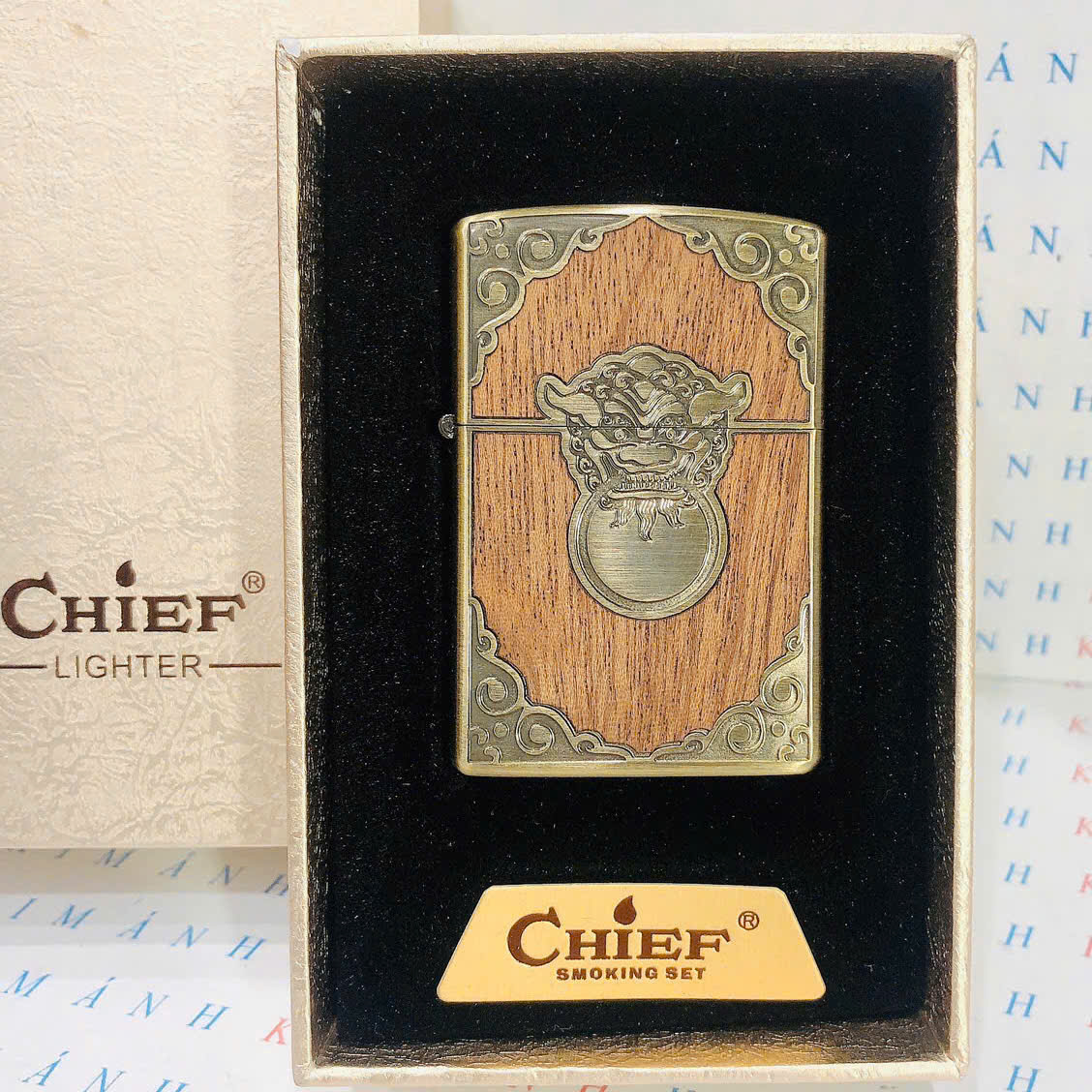 Bật lửa, hộp quẹt CHIEF chủ đề Cửa Gỗ Mơ Ước, Kim Ánh nhập hàng chính hãng vỏ bằng đồng