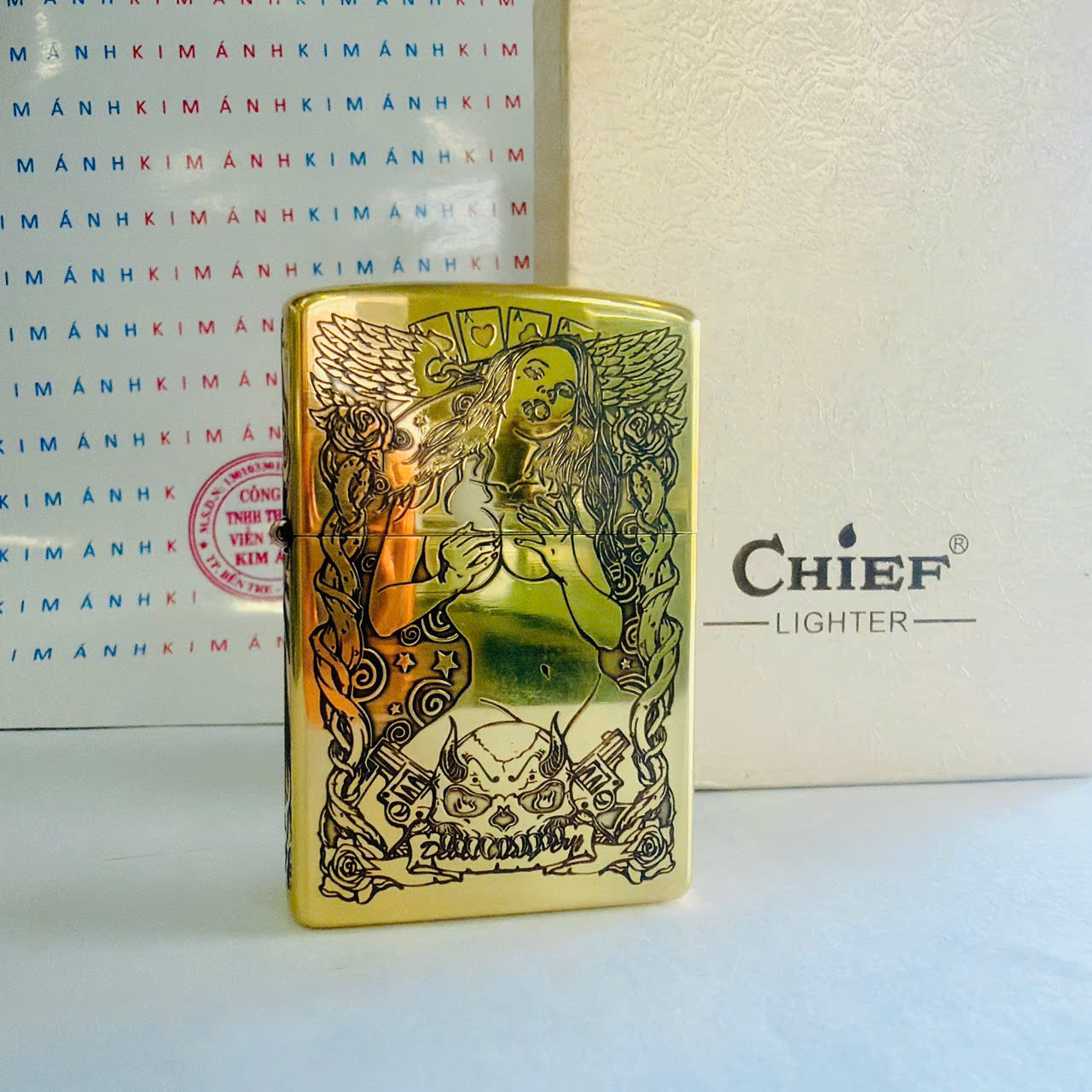 Bật Lửa CHIEF Chủ Đề Cô Gái Đầu Lâu - Hàng Chính Hãng Vỏ Đồng Nguyên Khối Càng Dùng Càng Sáng Bóng