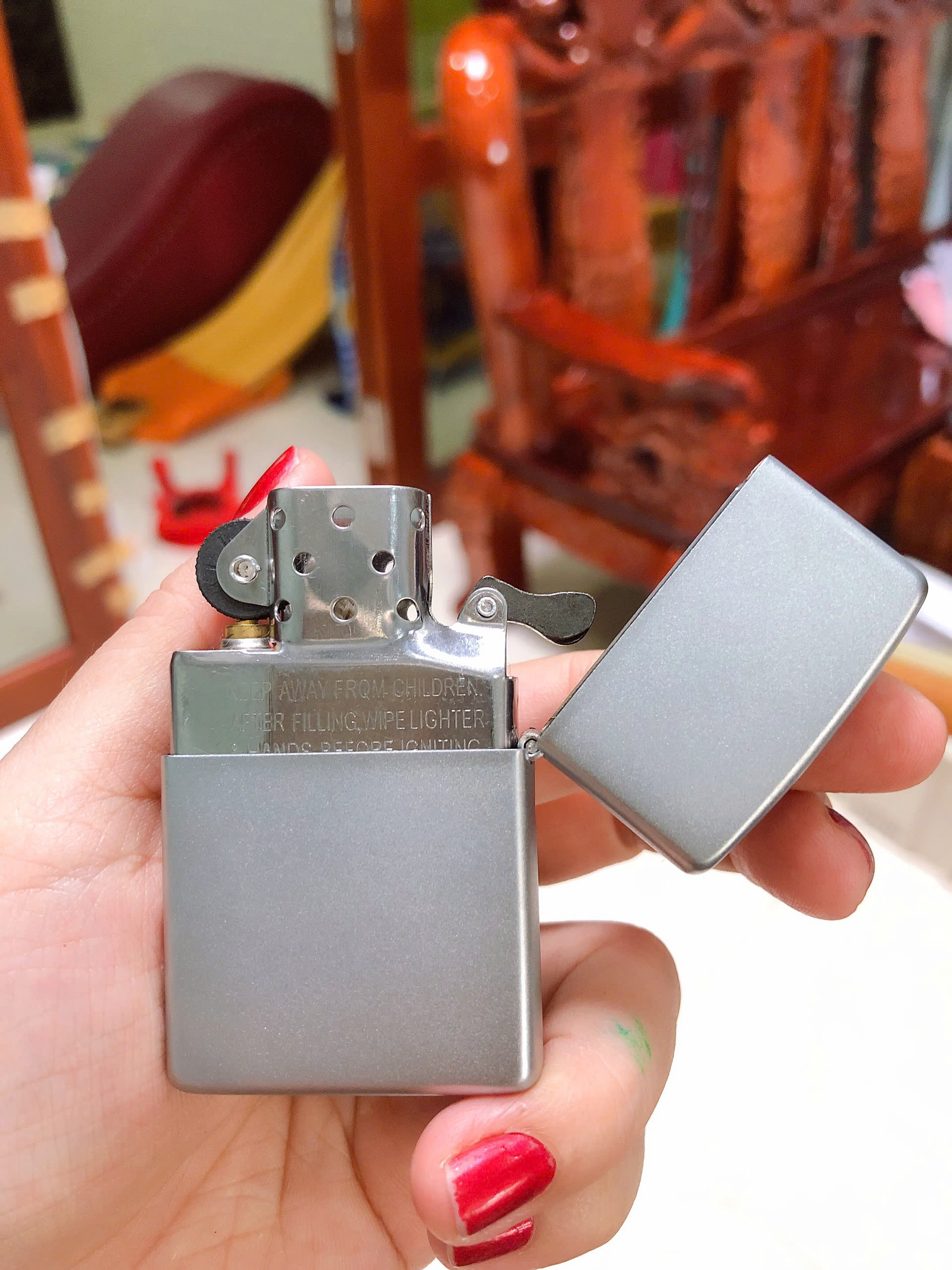 Bật Lửa Zippo Màu Trắng Bạc Nhám Satin, loại trơn nhám, hàng cao cấp loại 1