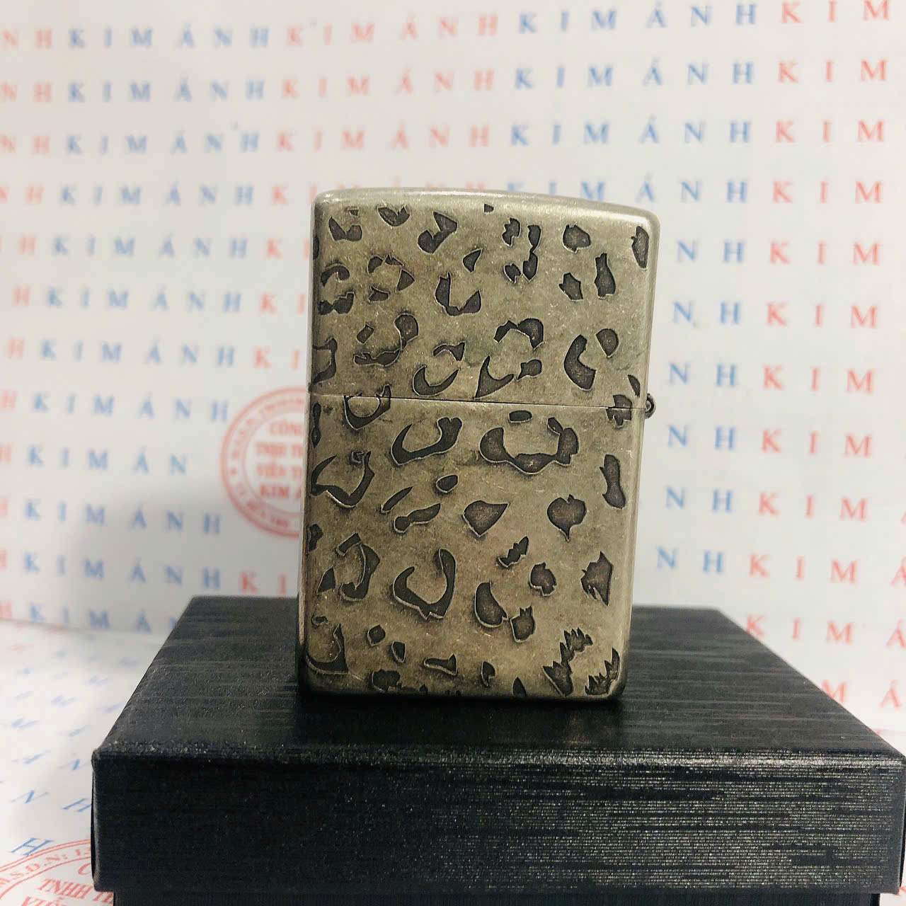 Bật lửa Zippo Báo gấm Leopard, hàng loại 1 vỏ bằng đồng có tem đỏ