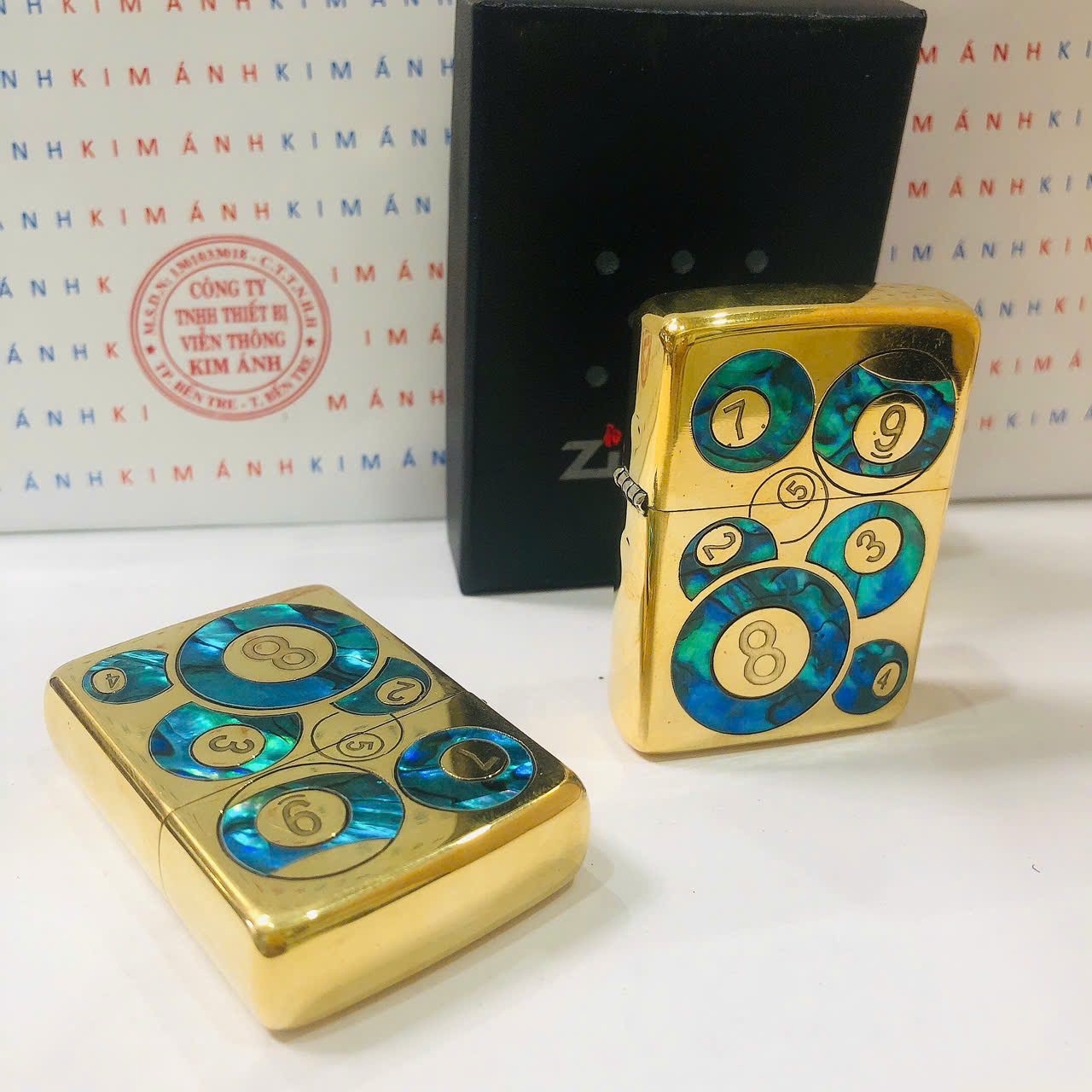 Bật lửa Zippo Chu Niên 32-85, khắc ăn mòn cẩn xà cừ 2 mặt trái banh Bida, hàng loại 1 vỏ đồng có tem đỏ