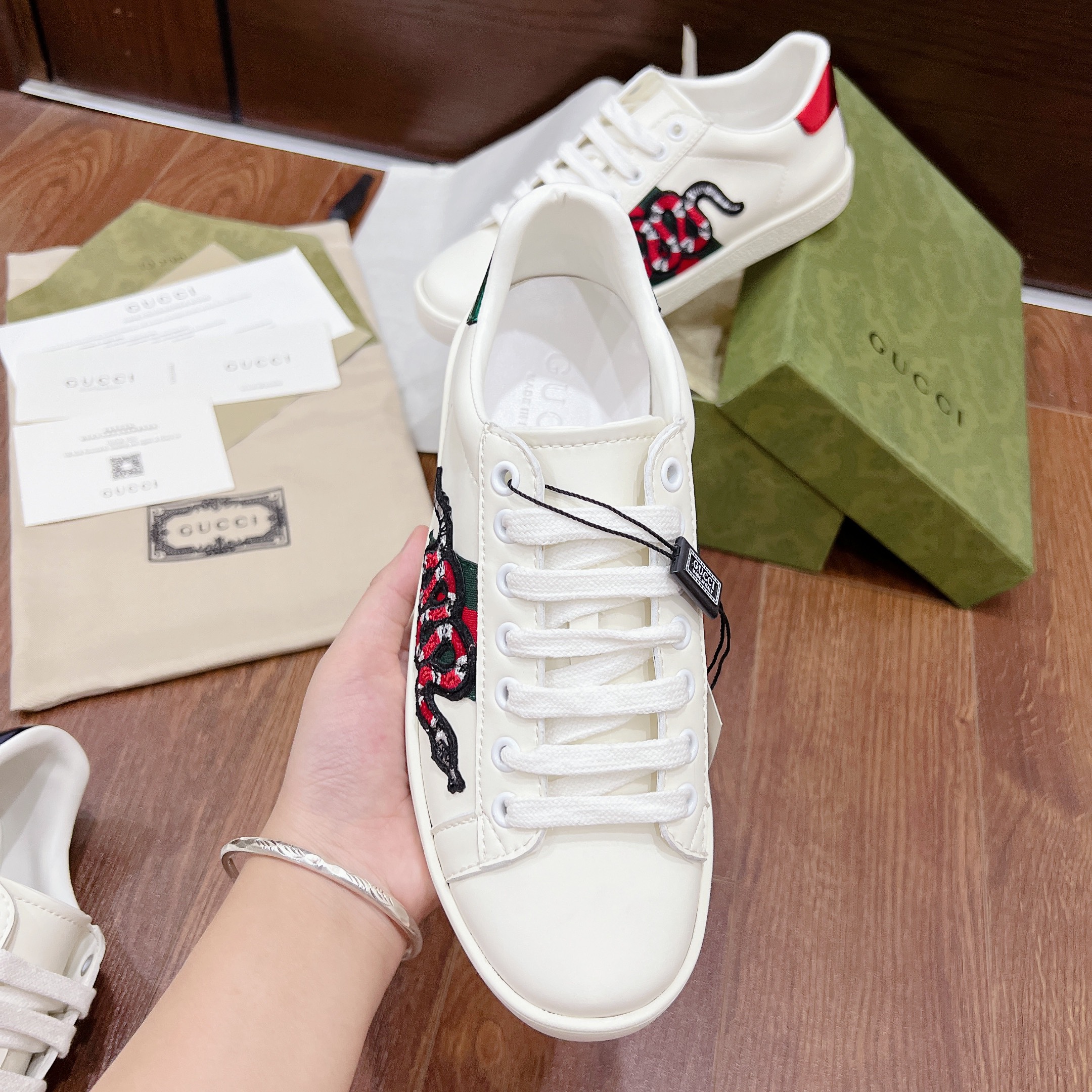 GUCCI RẮN THÊU sale