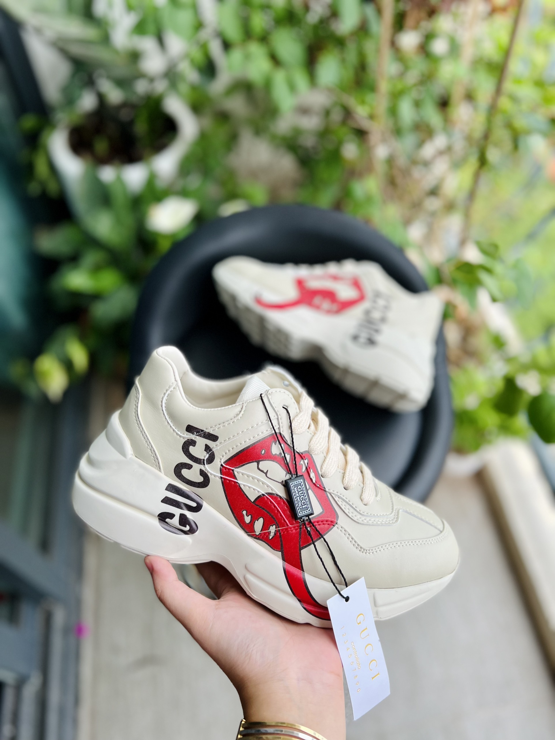 GUCCI MÔI BÉO