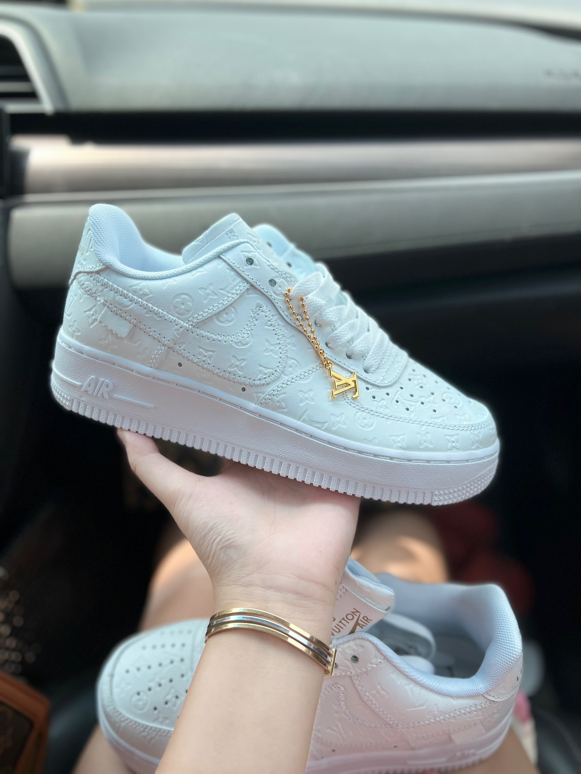 AF1 LV TRẮNG