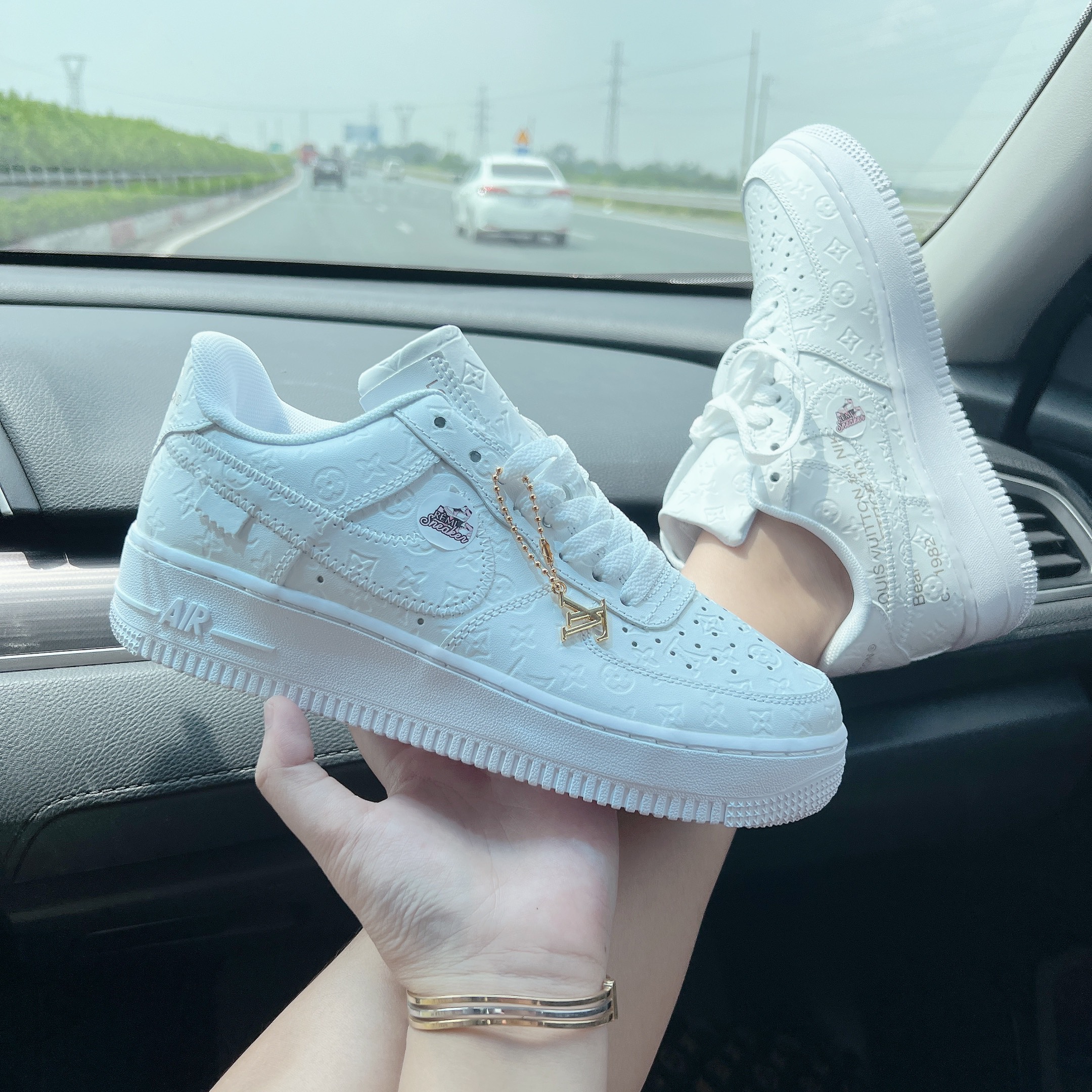 AF1 LV TRẮNG