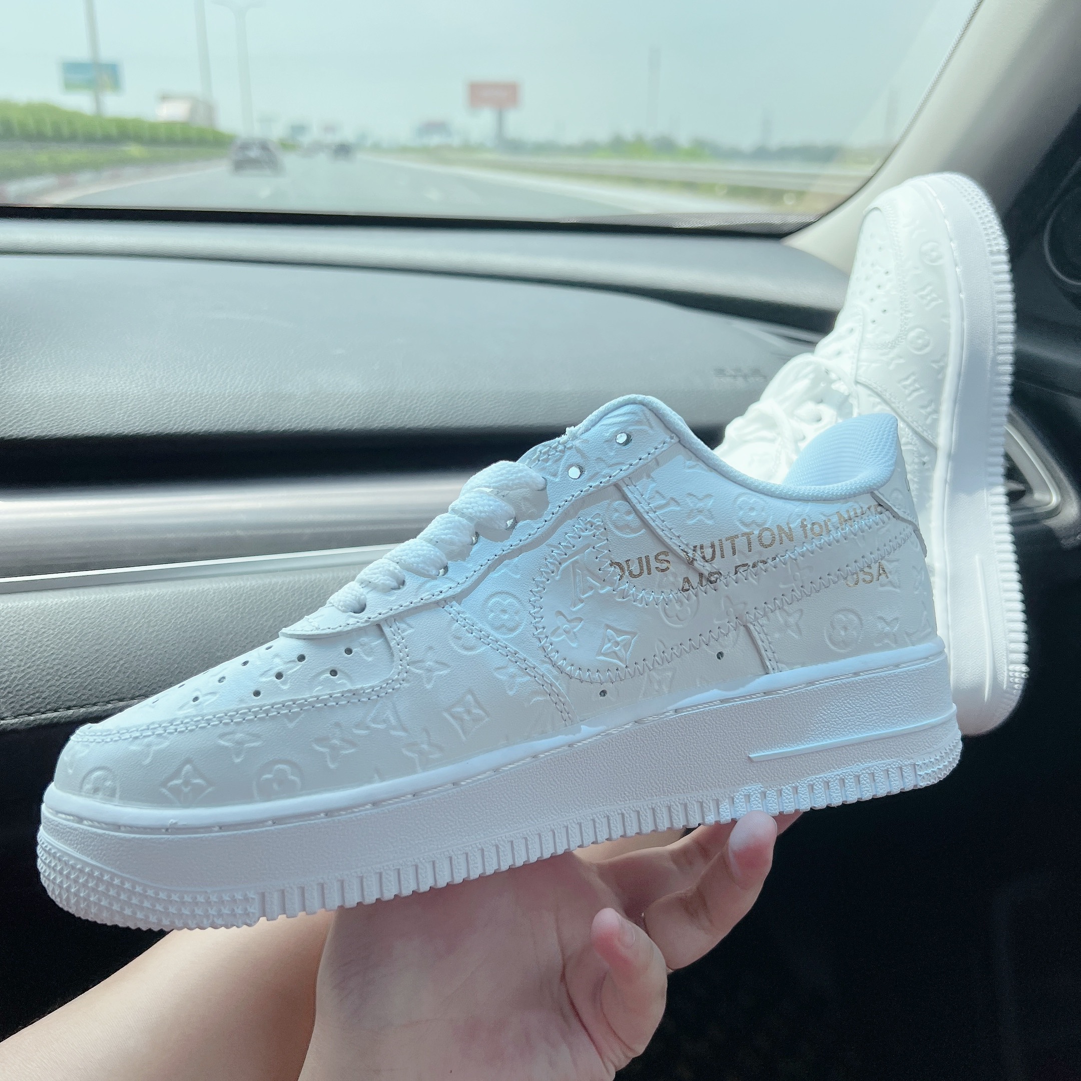 AF1 LV TRẮNG