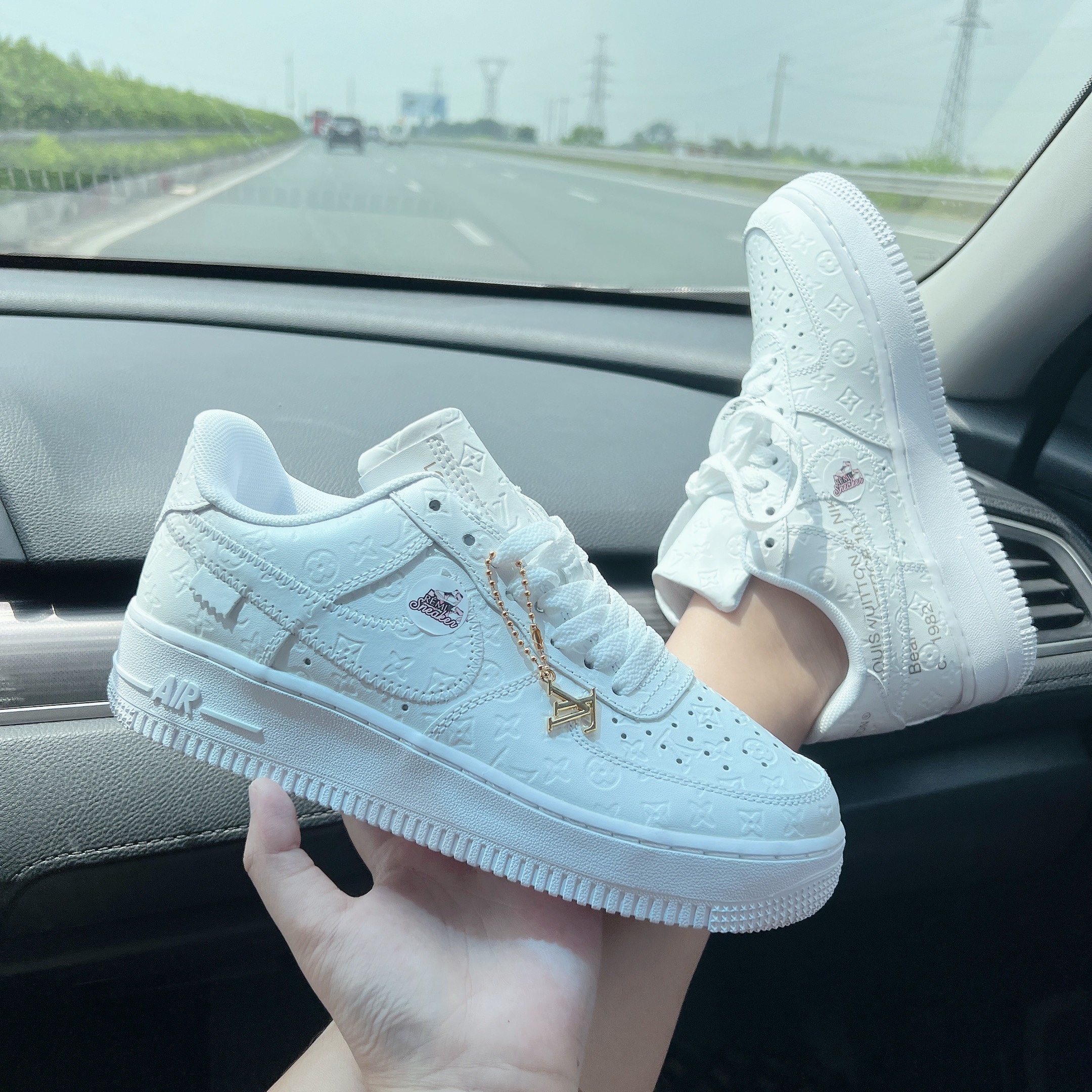 AF1 LV TRẮNG
