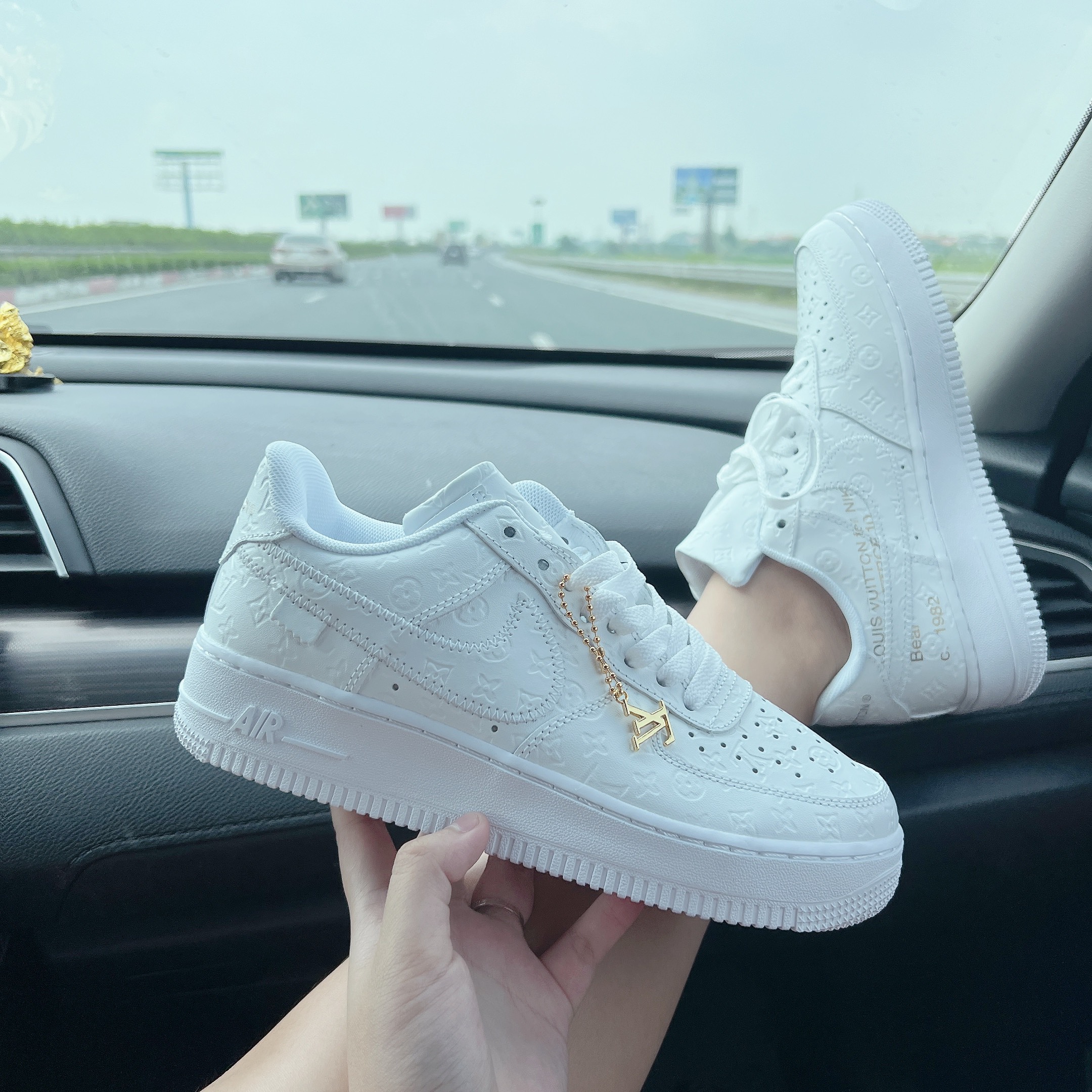 AF1 LV TRẮNG