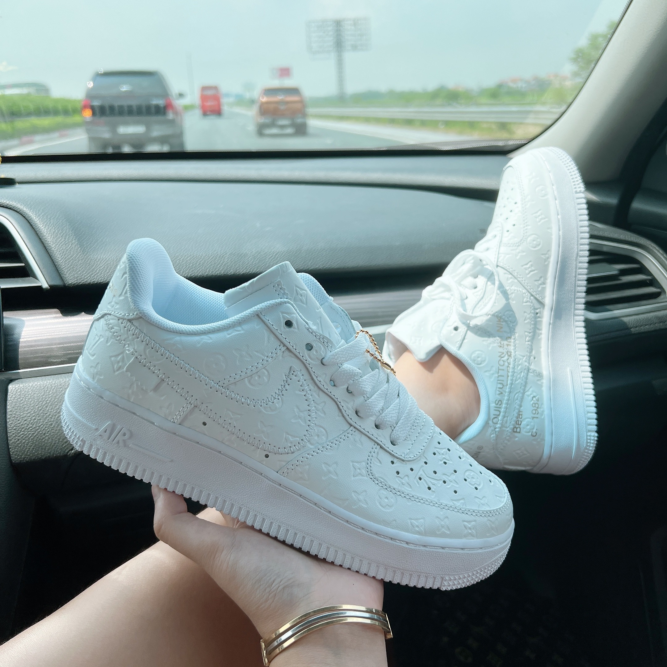 AF1 LV TRẮNG