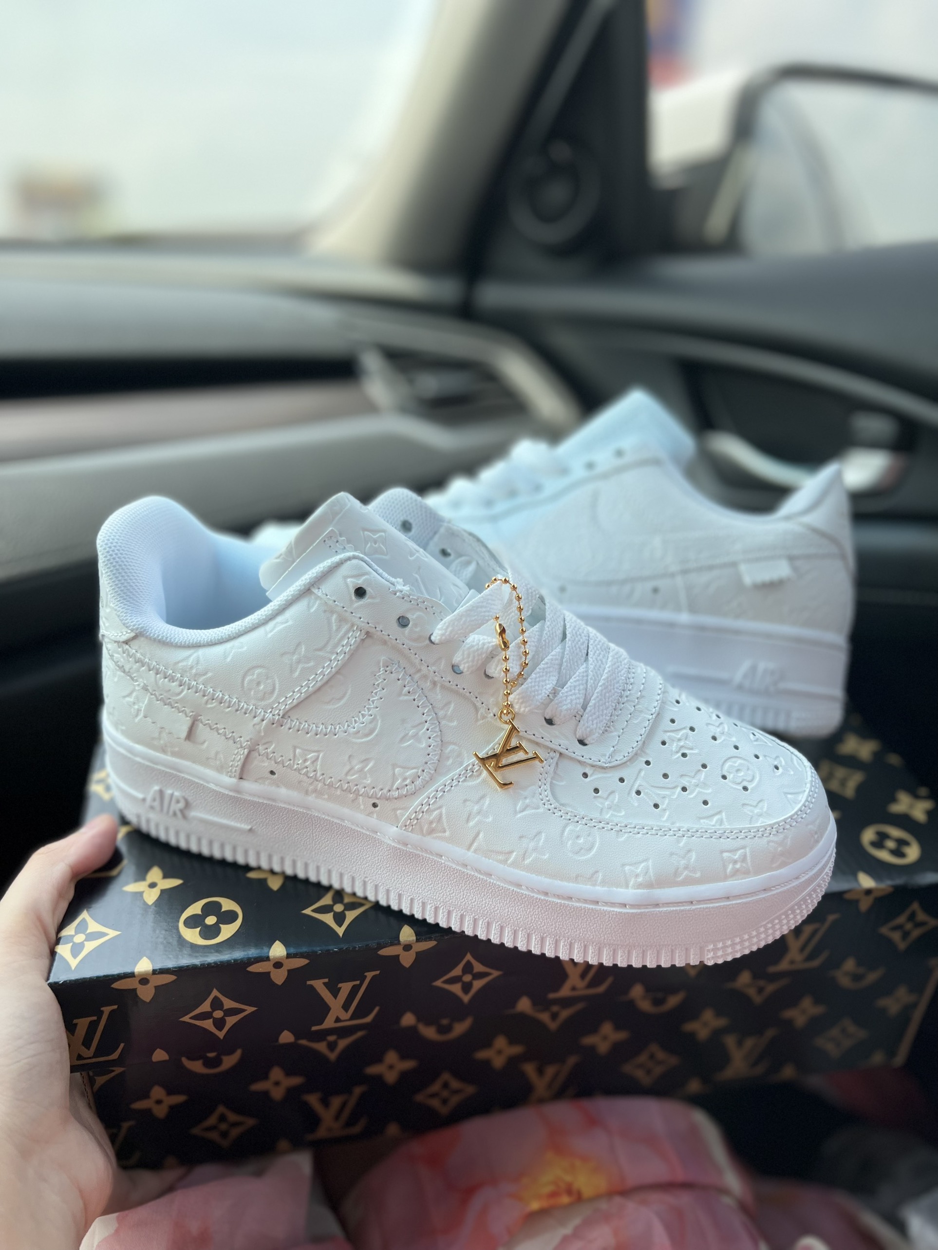 AF1 LV TRẮNG