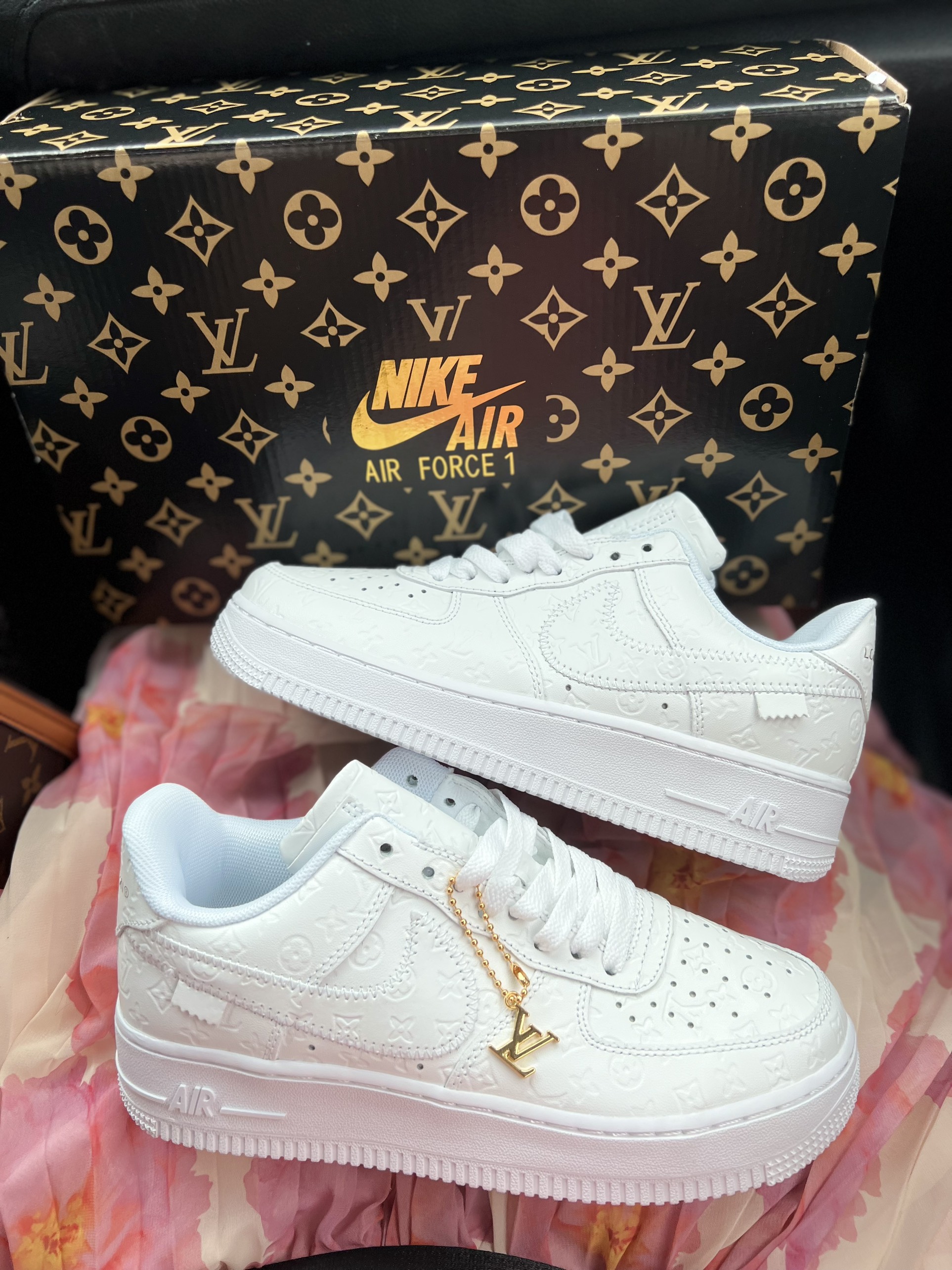AF1 LV TRẮNG