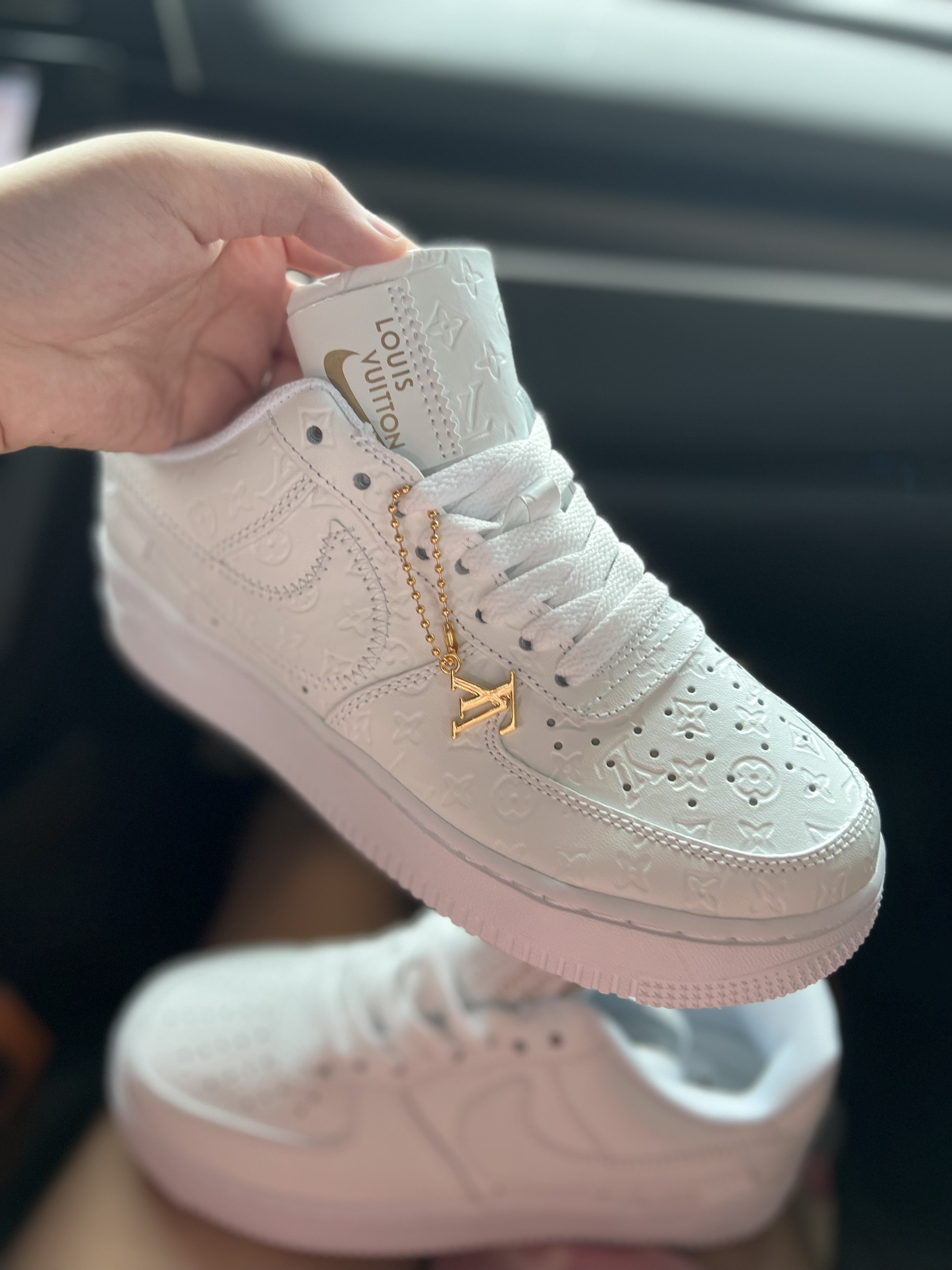AF1 LV TRẮNG