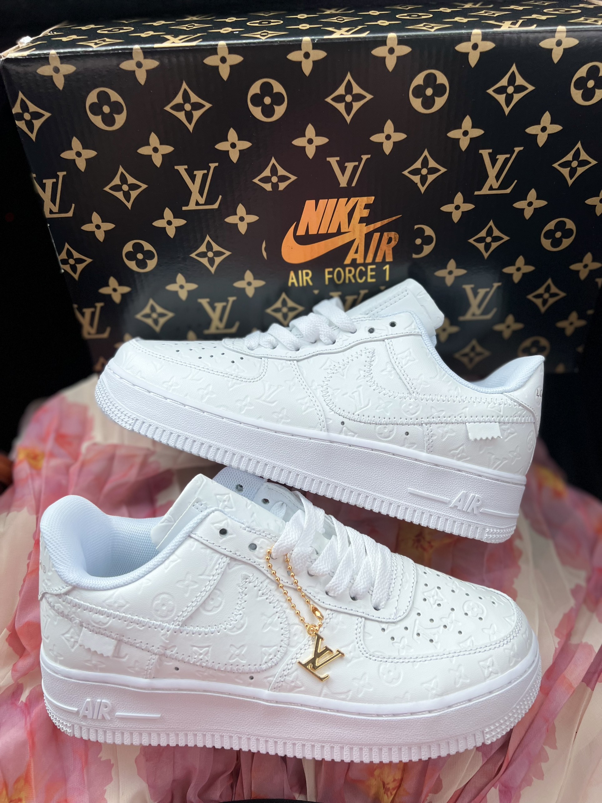 AF1 LV TRẮNG