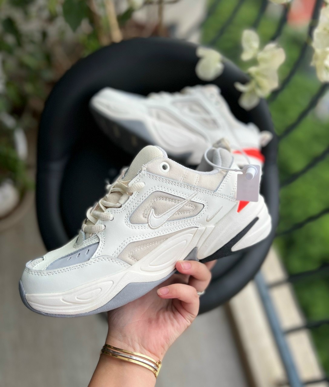 m2k trắng cam