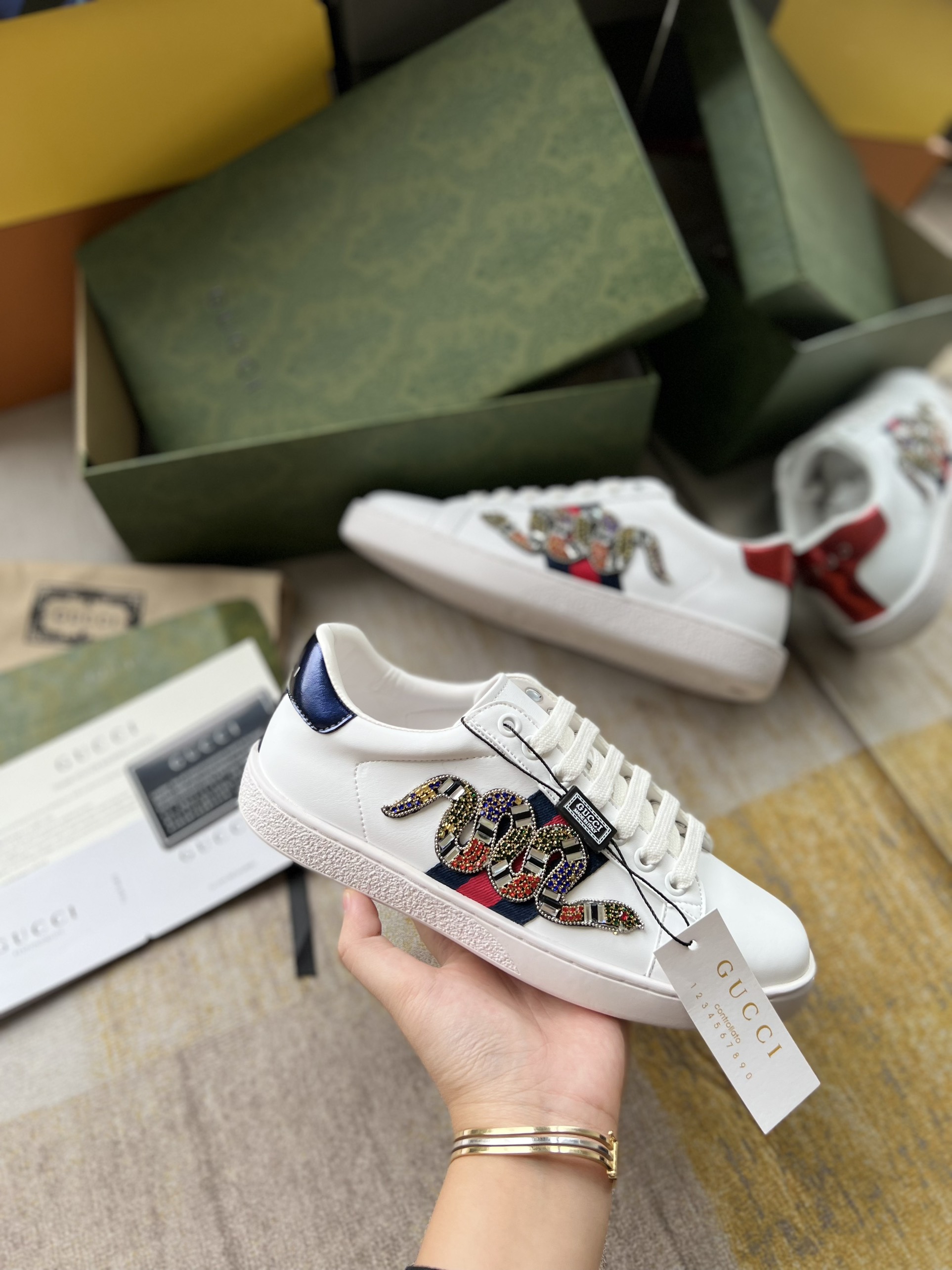 GUCCI RẮN ĐÁ sale