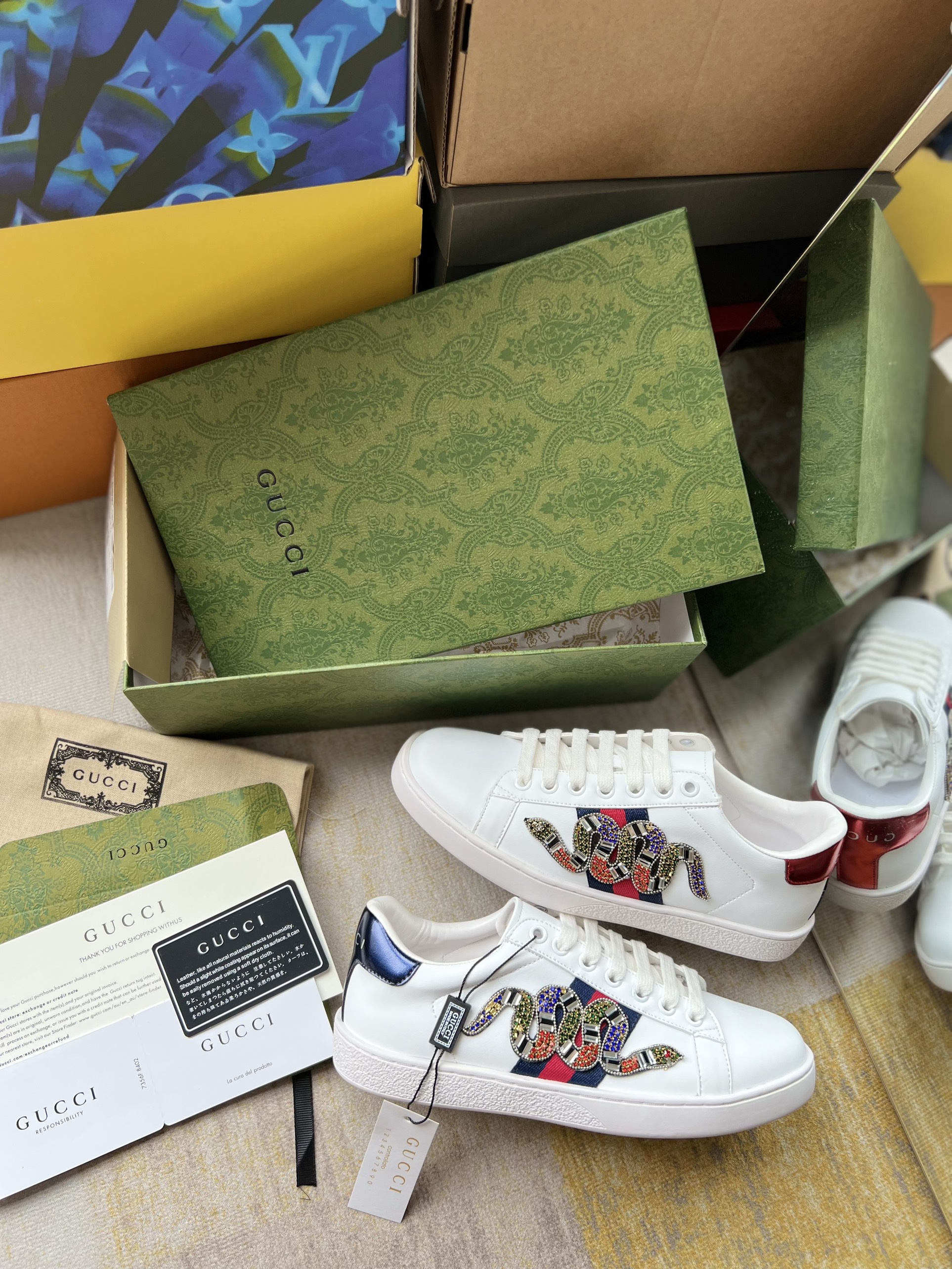 GUCCI RẮN ĐÁ sale
