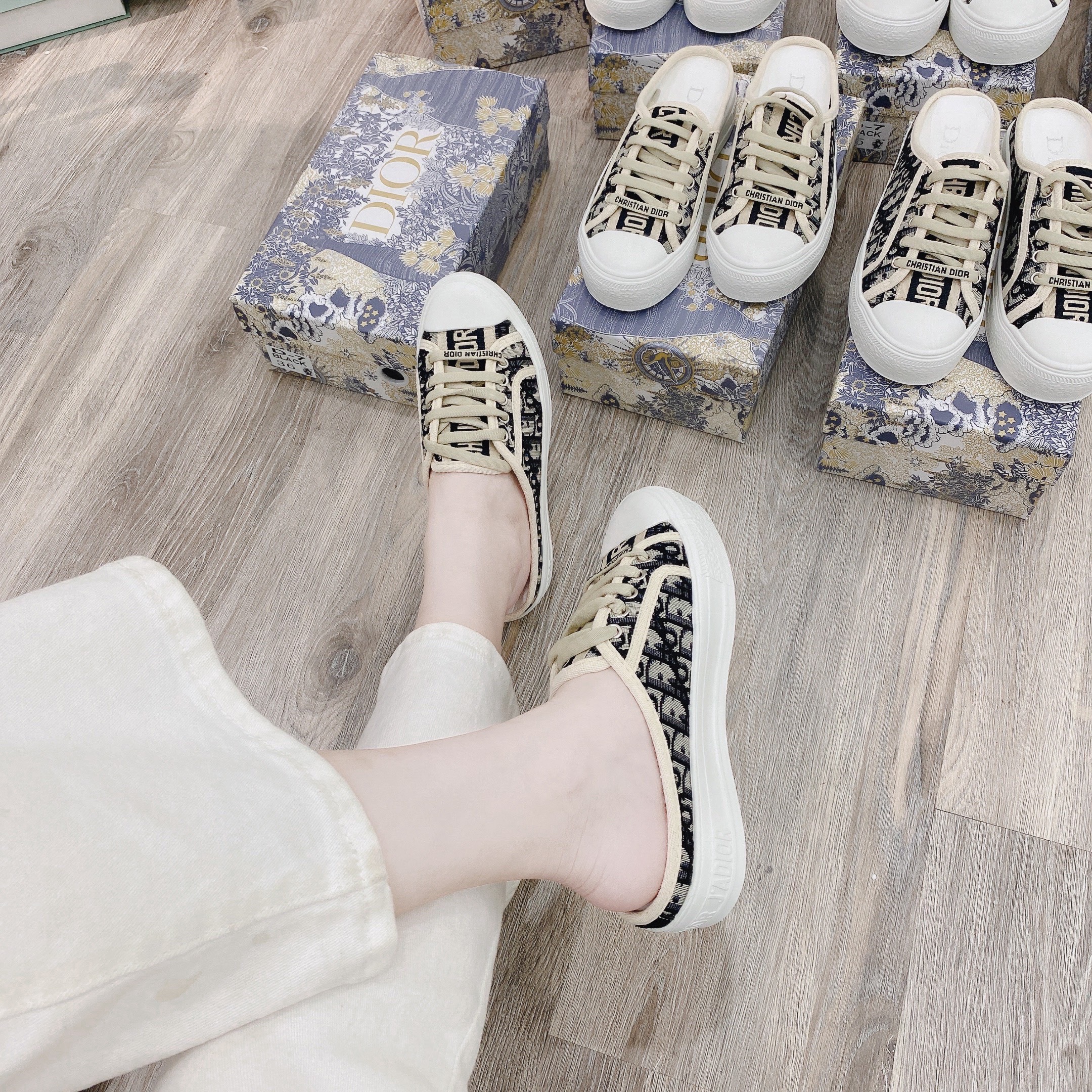 đạp gót dior