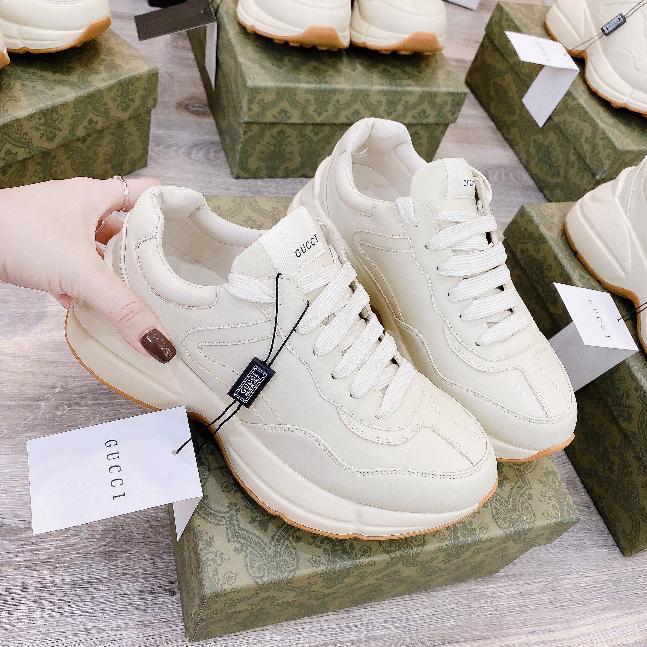 GUCCI TRƠN BÉO