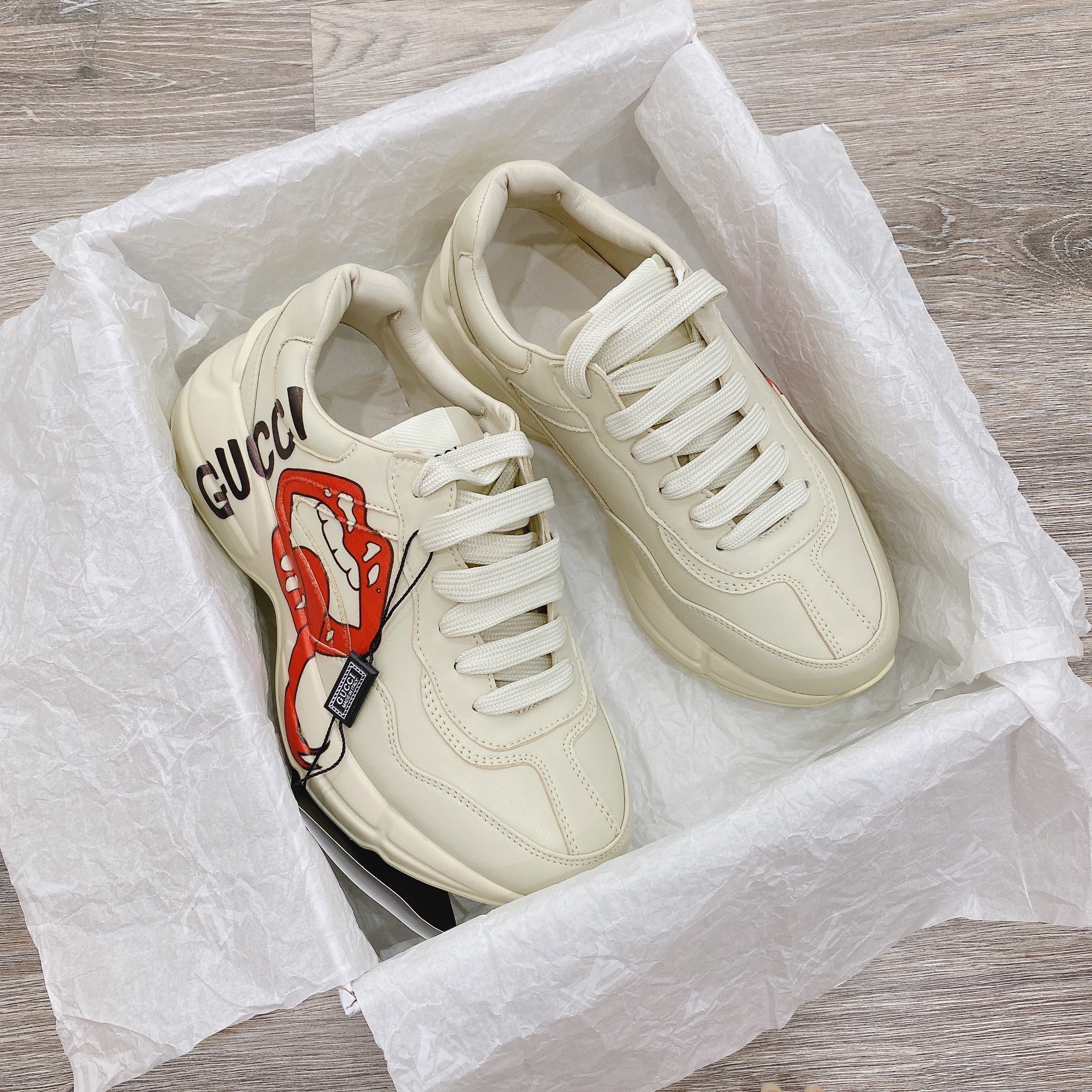 GUCCI MÔI BÉO