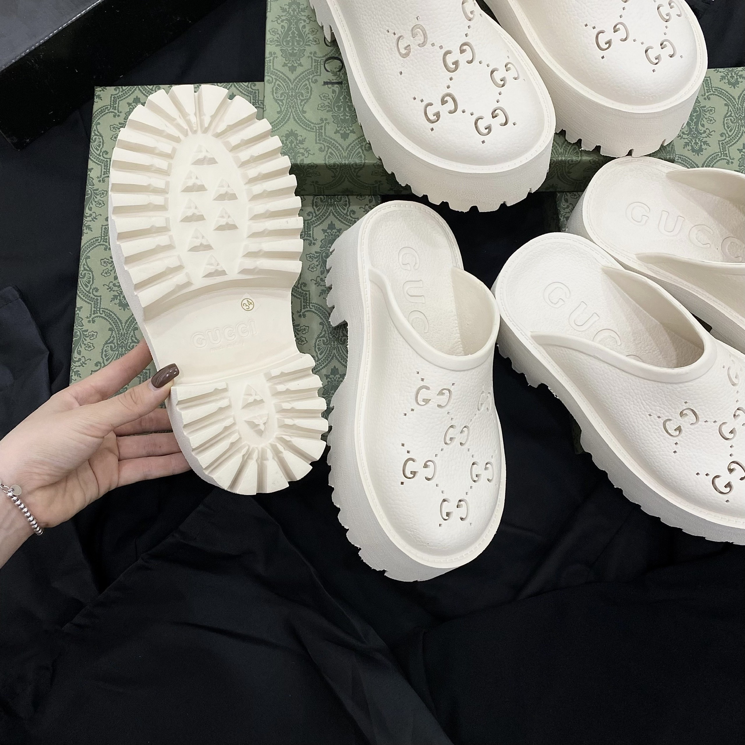 sục gucci trắng kem