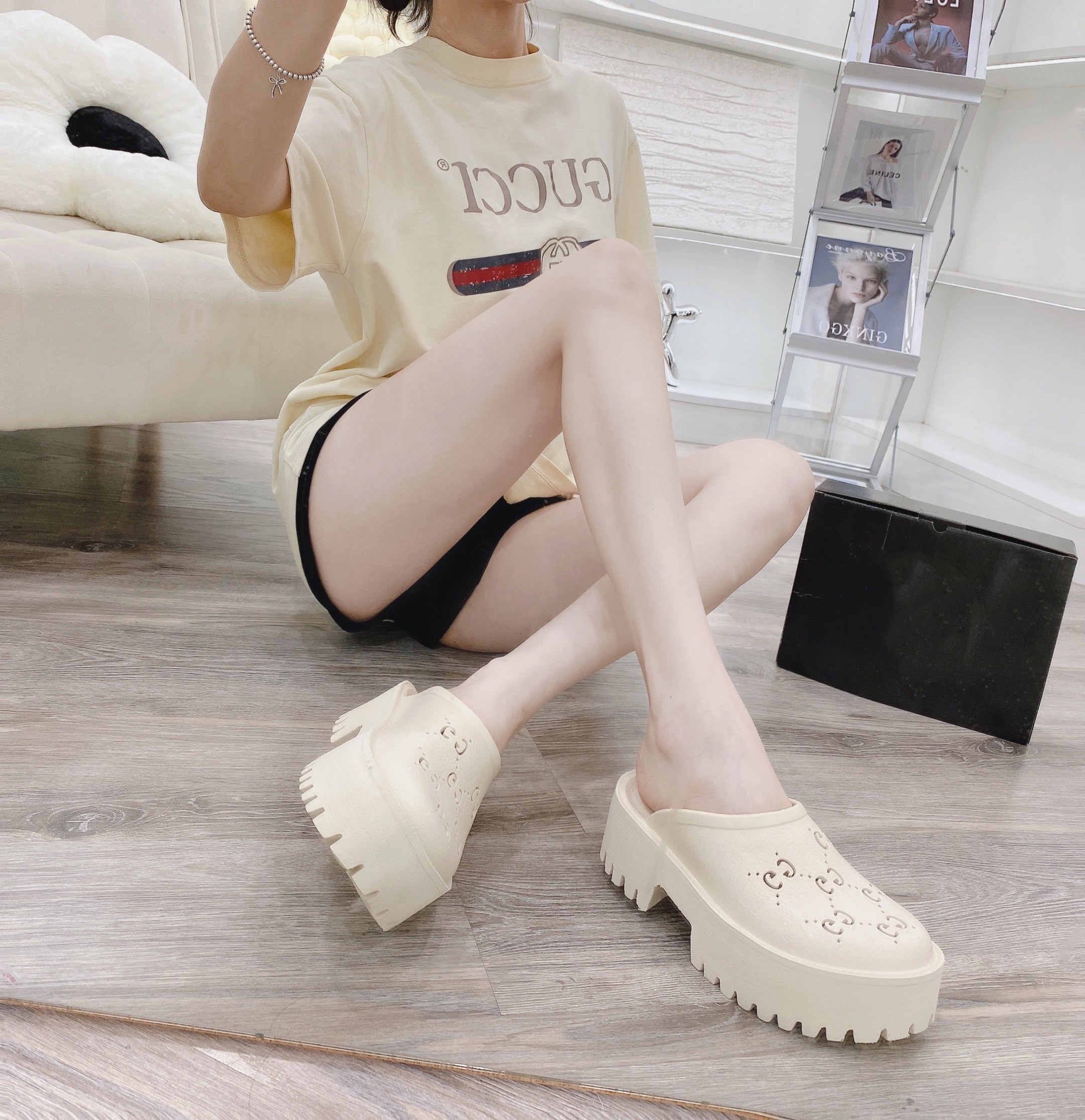 sục gucci trắng kem