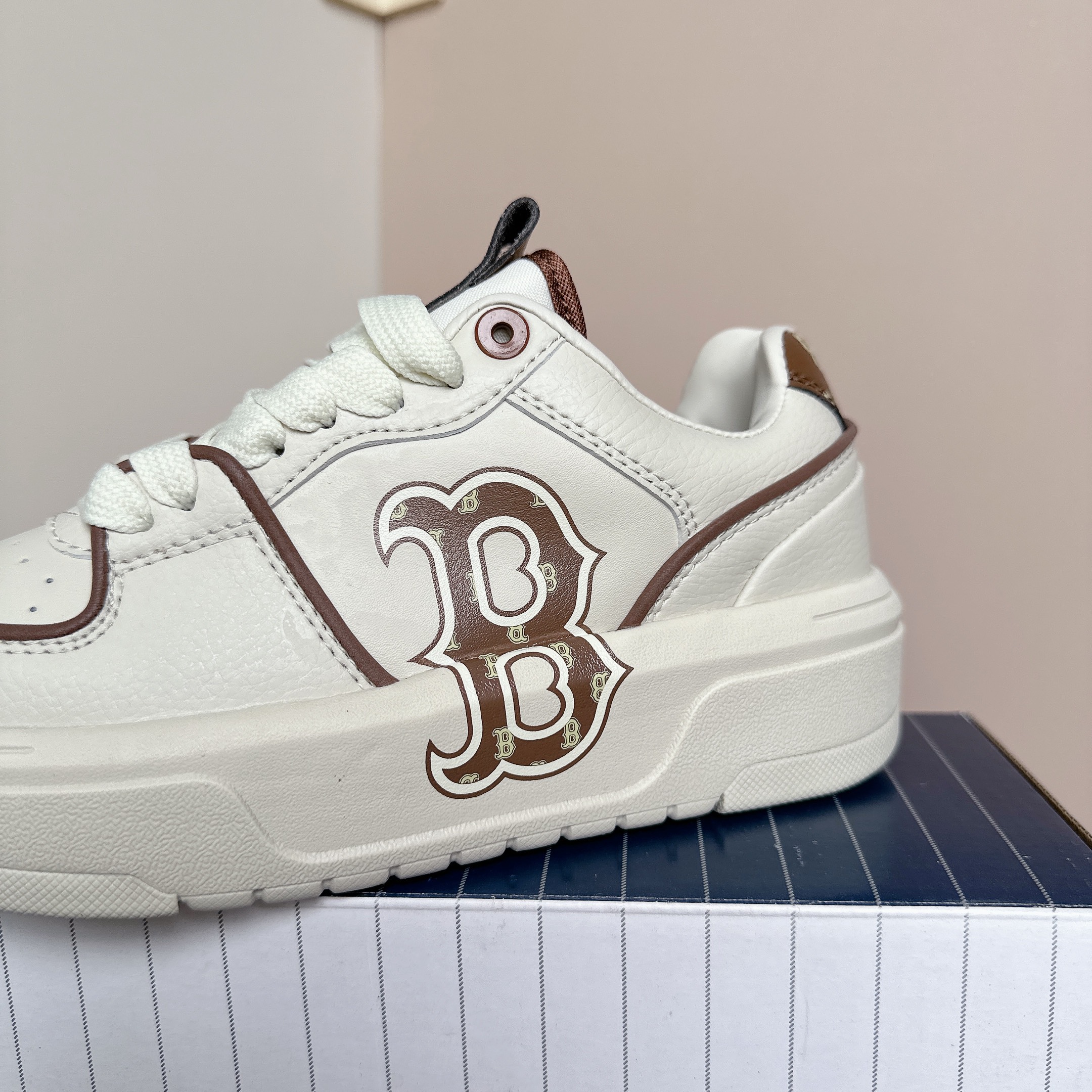 mlb liner B viền nâu