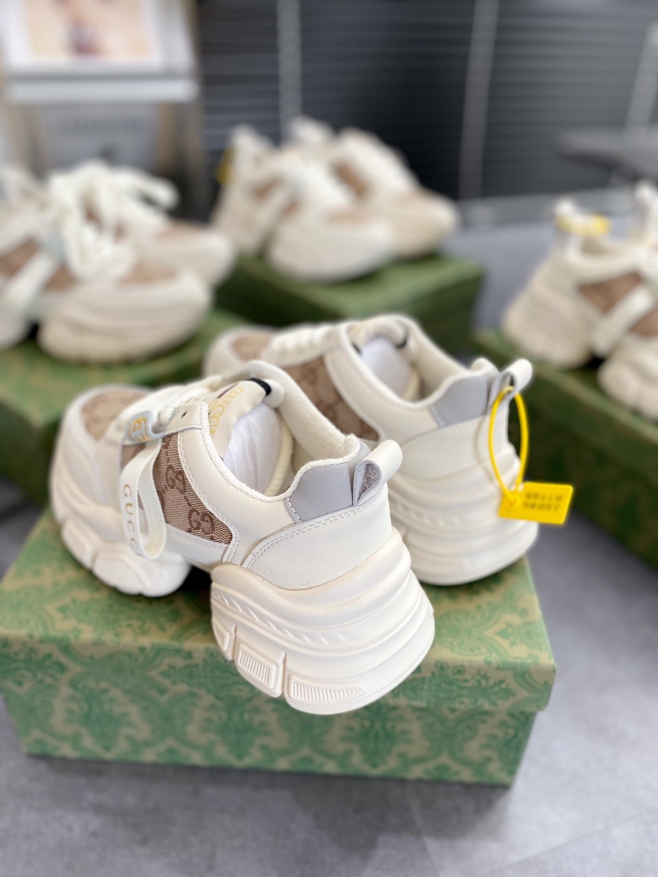 gucci kem nâu mới