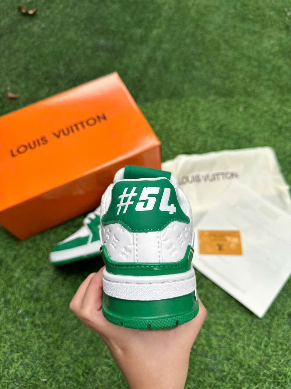 LV54 xanh lá