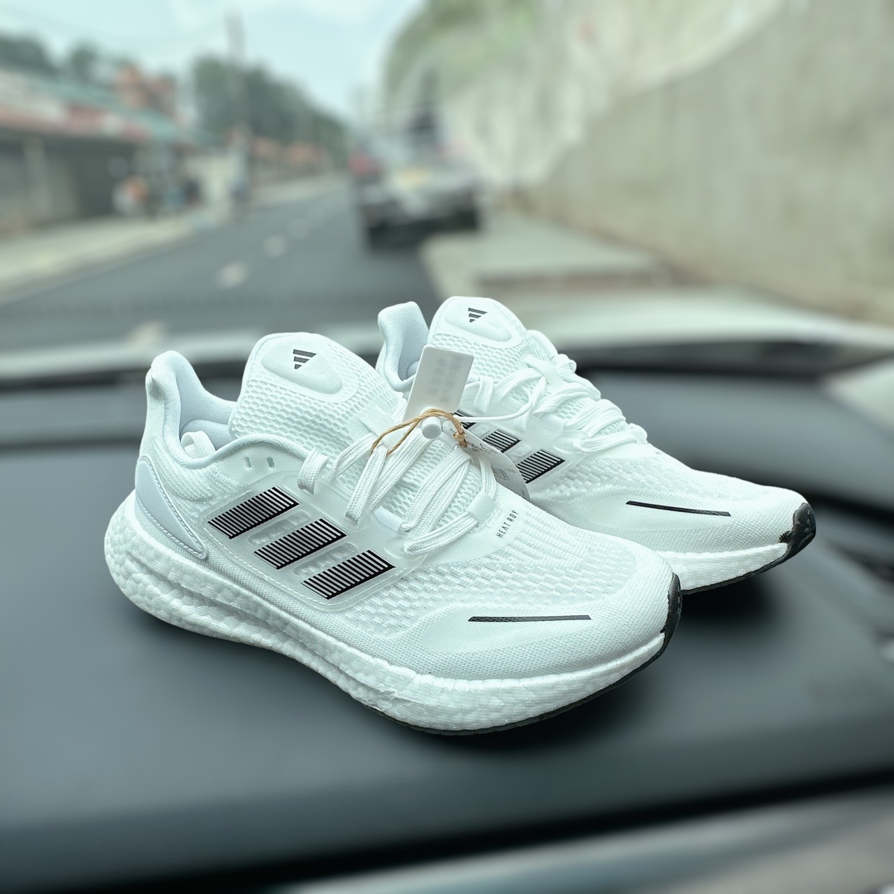 PUREBOOST TRẮNG