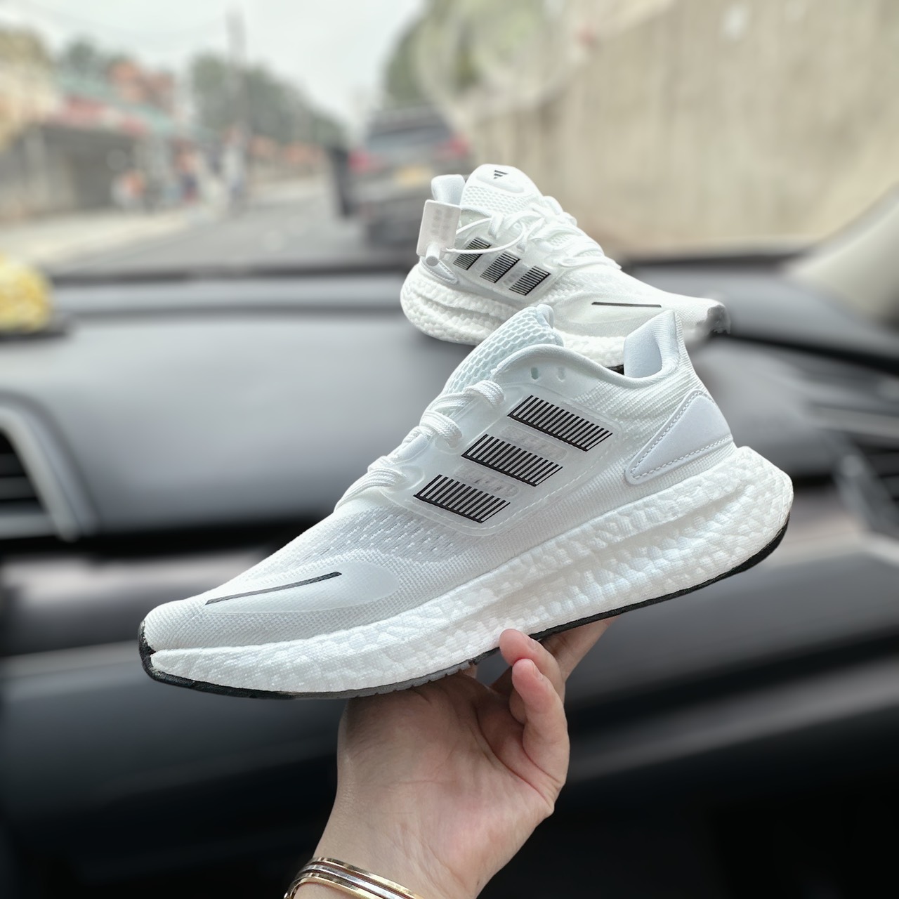 PUREBOOST TRẮNG