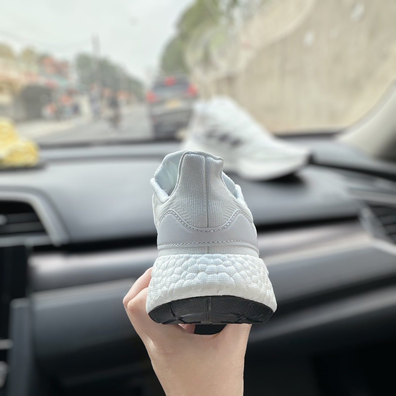PUREBOOST TRẮNG